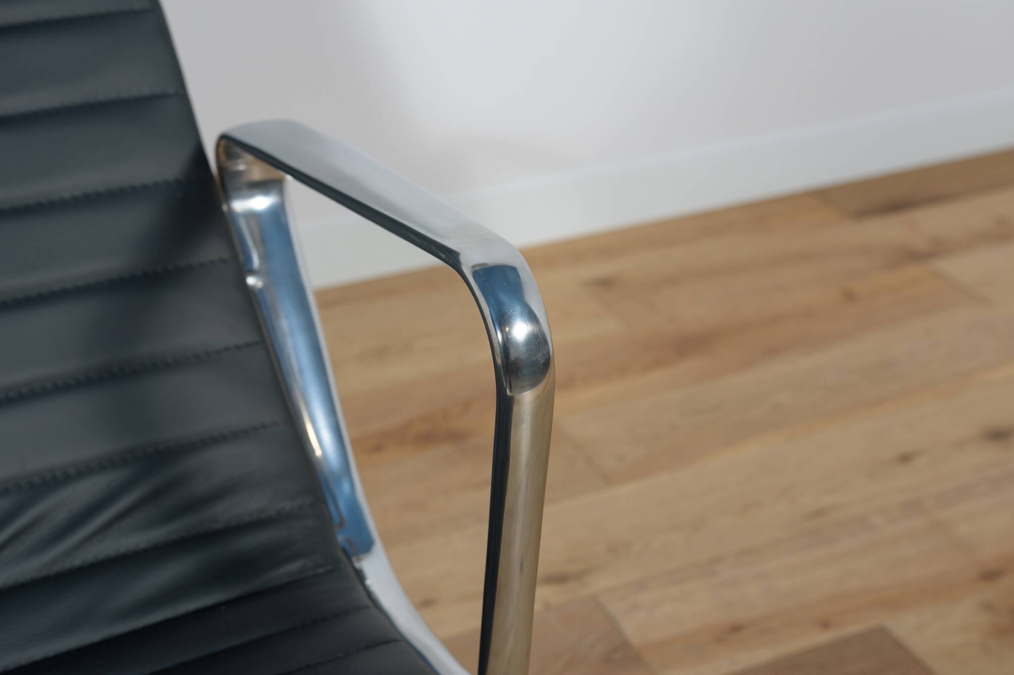 Eames Alu Group EA124 & EA125 Lounge Chair & Ottoman by Charles & Ray Eames for Vitra, 1980s.