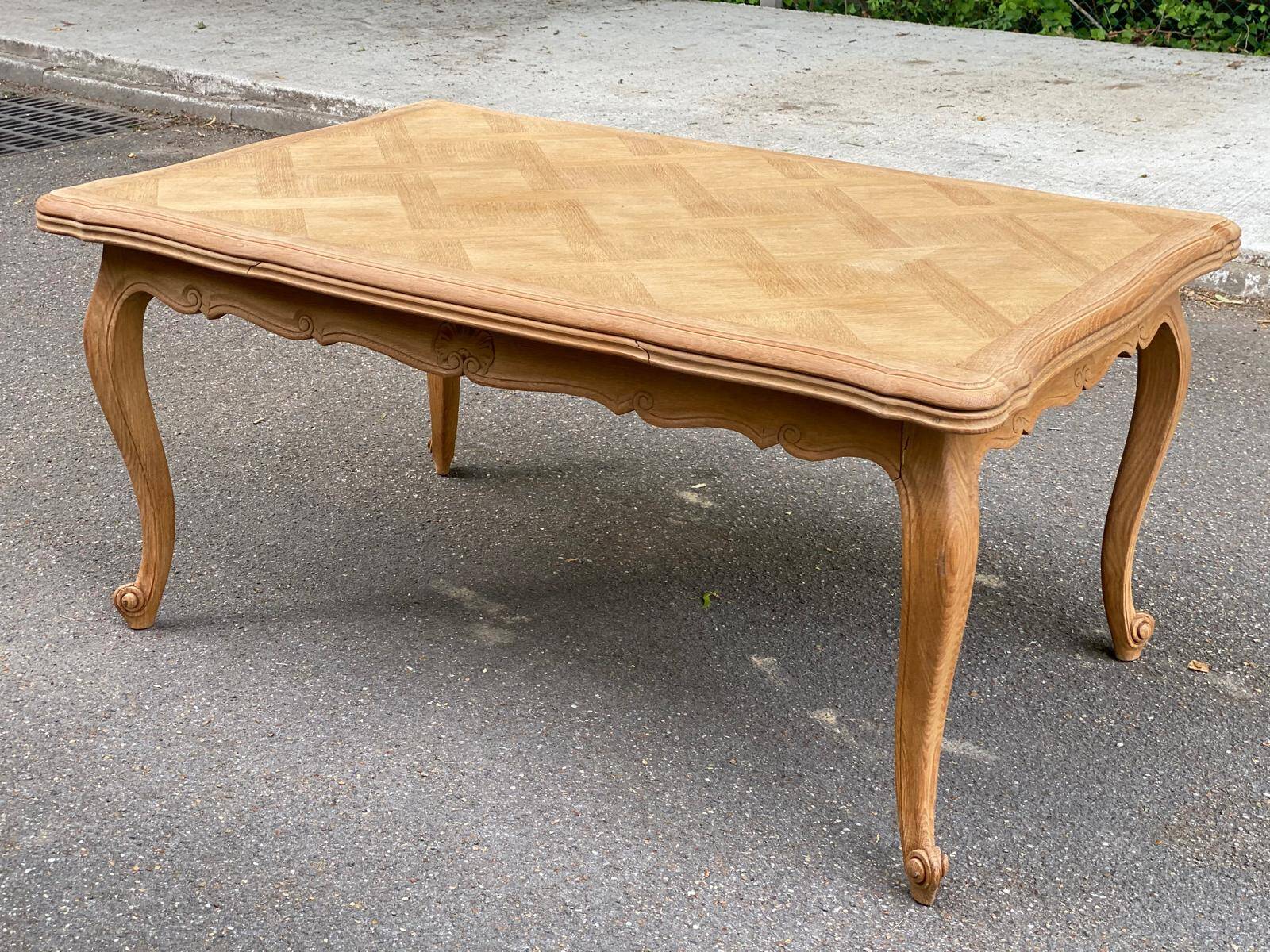 Table à manger extensible Louis XV bois massif chêne et marqueterie 250cm