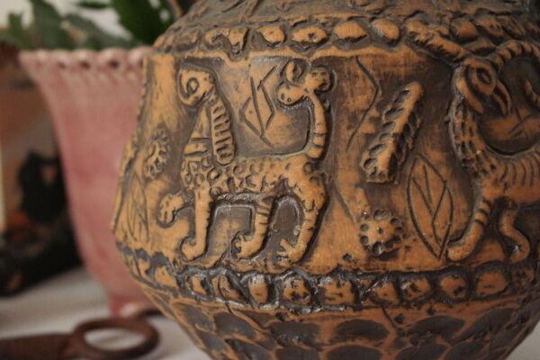 Vase cruche vintage jasba bas reliefs animaux fantastiques