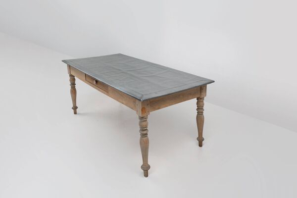 Table à manger rustique en pin français avec plateau en zinc, vers 1850