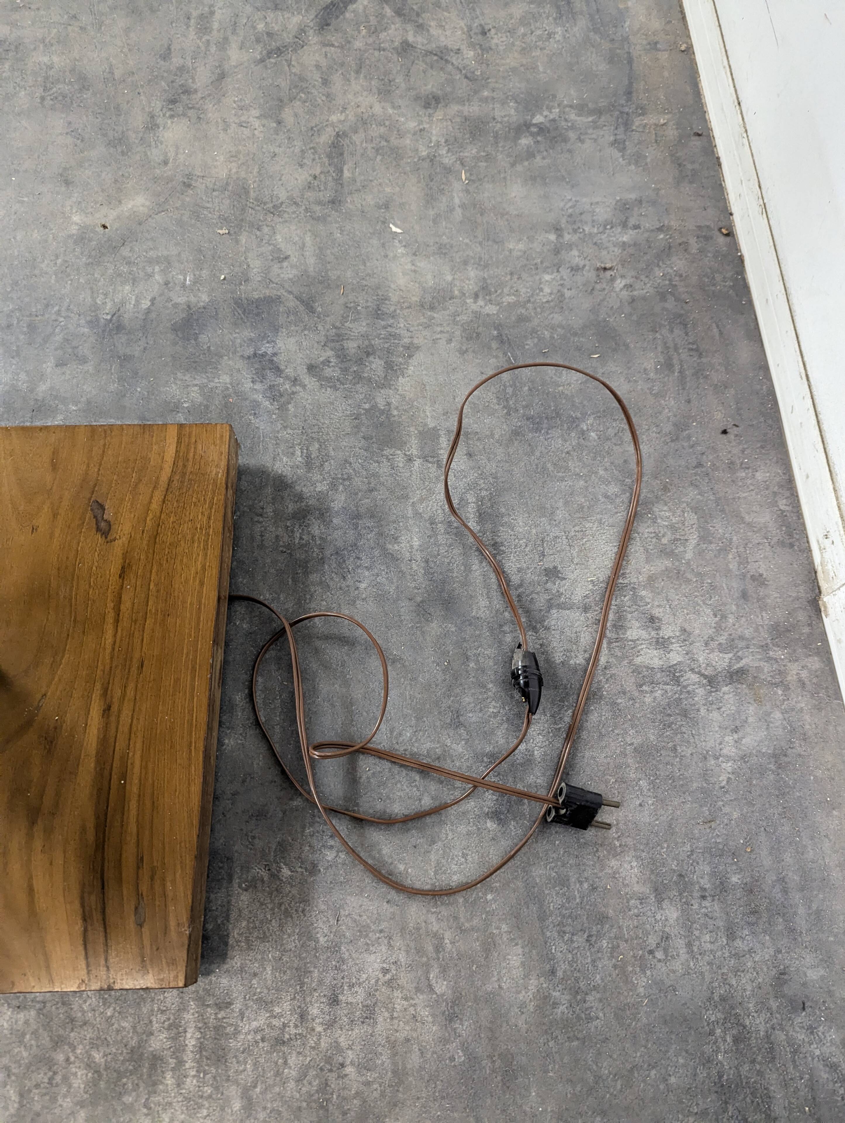 Lampadaire à tablettes moderniste en bois années 50