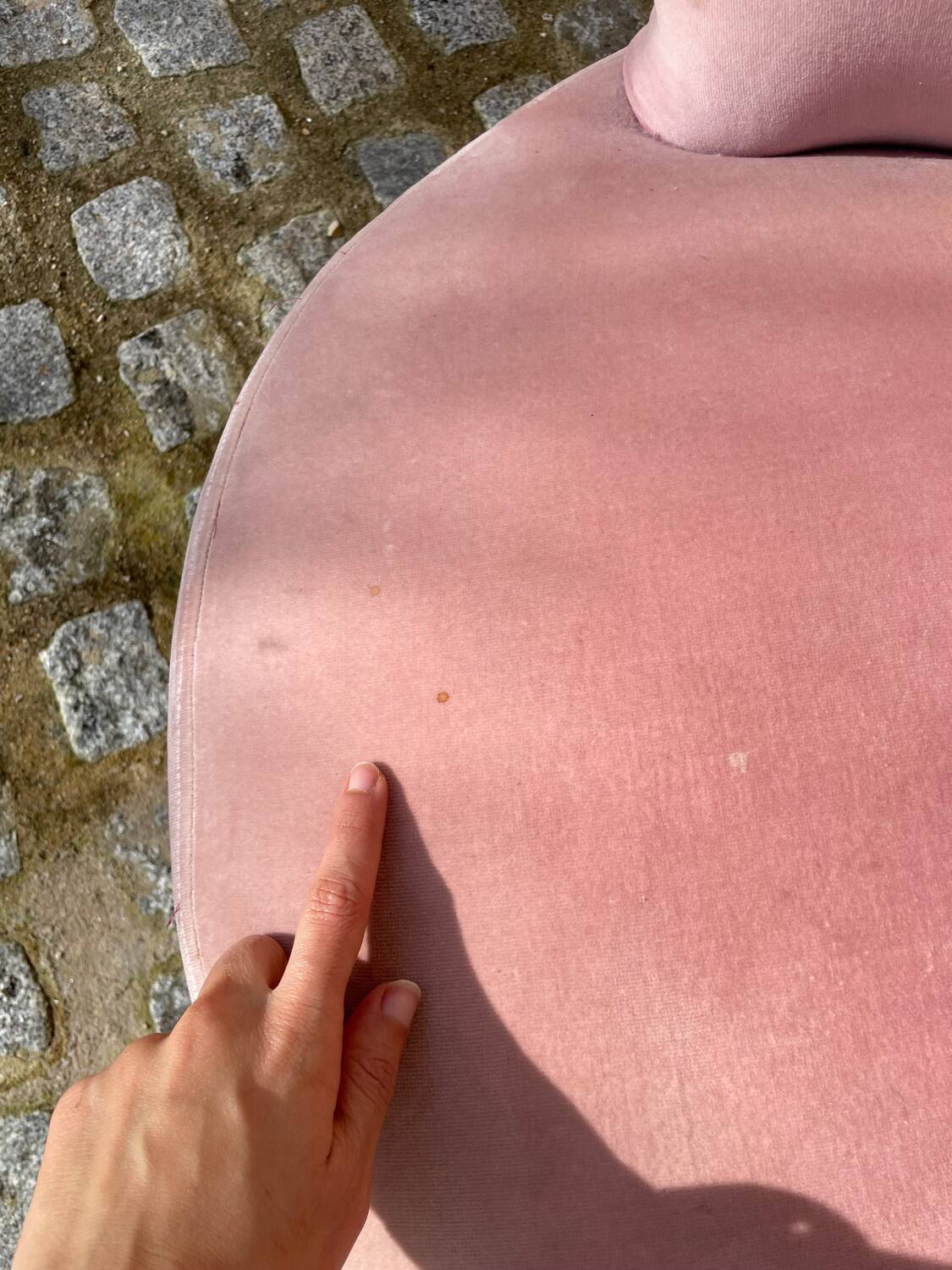 Toad style armchair in pink velvet