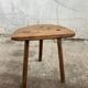 Tabouret tripode brutaliste