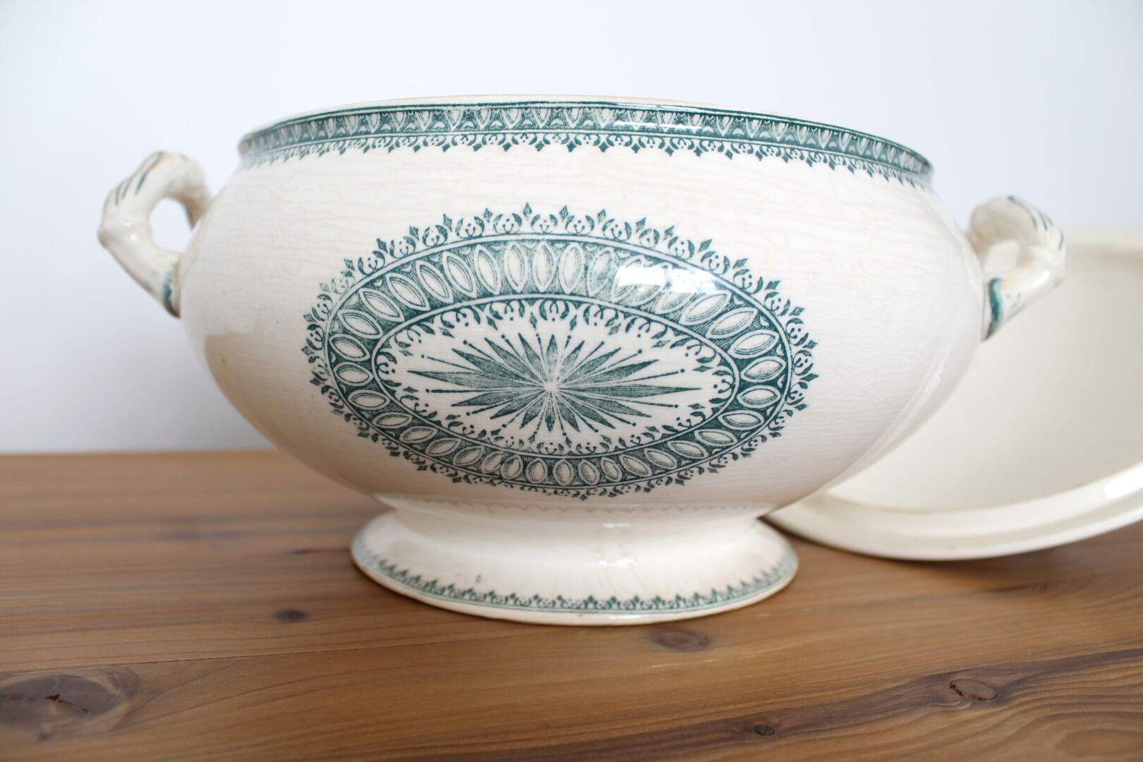 Creil-Montereau earthenware soup pot