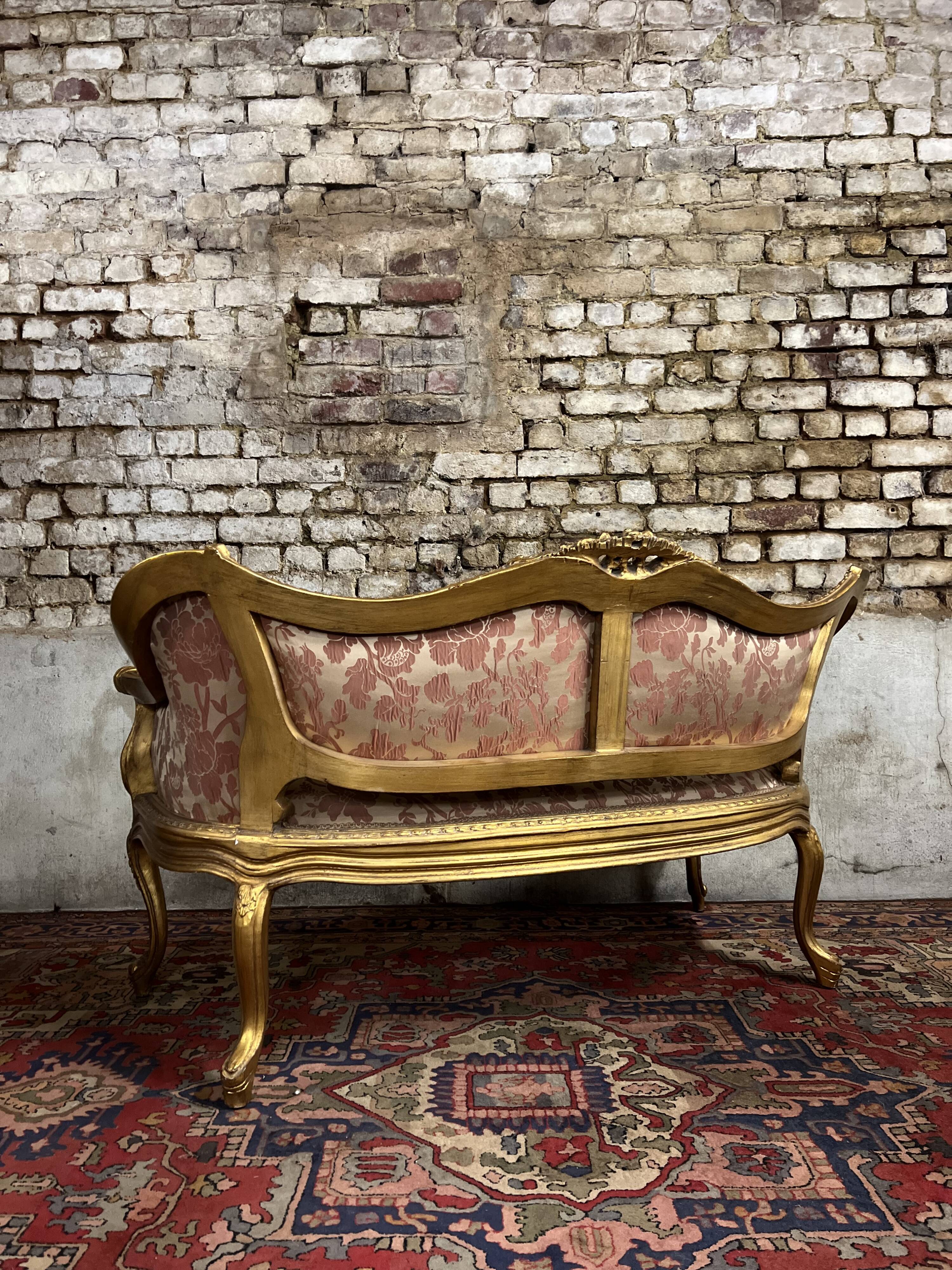 Salon En Bois Doré De Style Louis XV