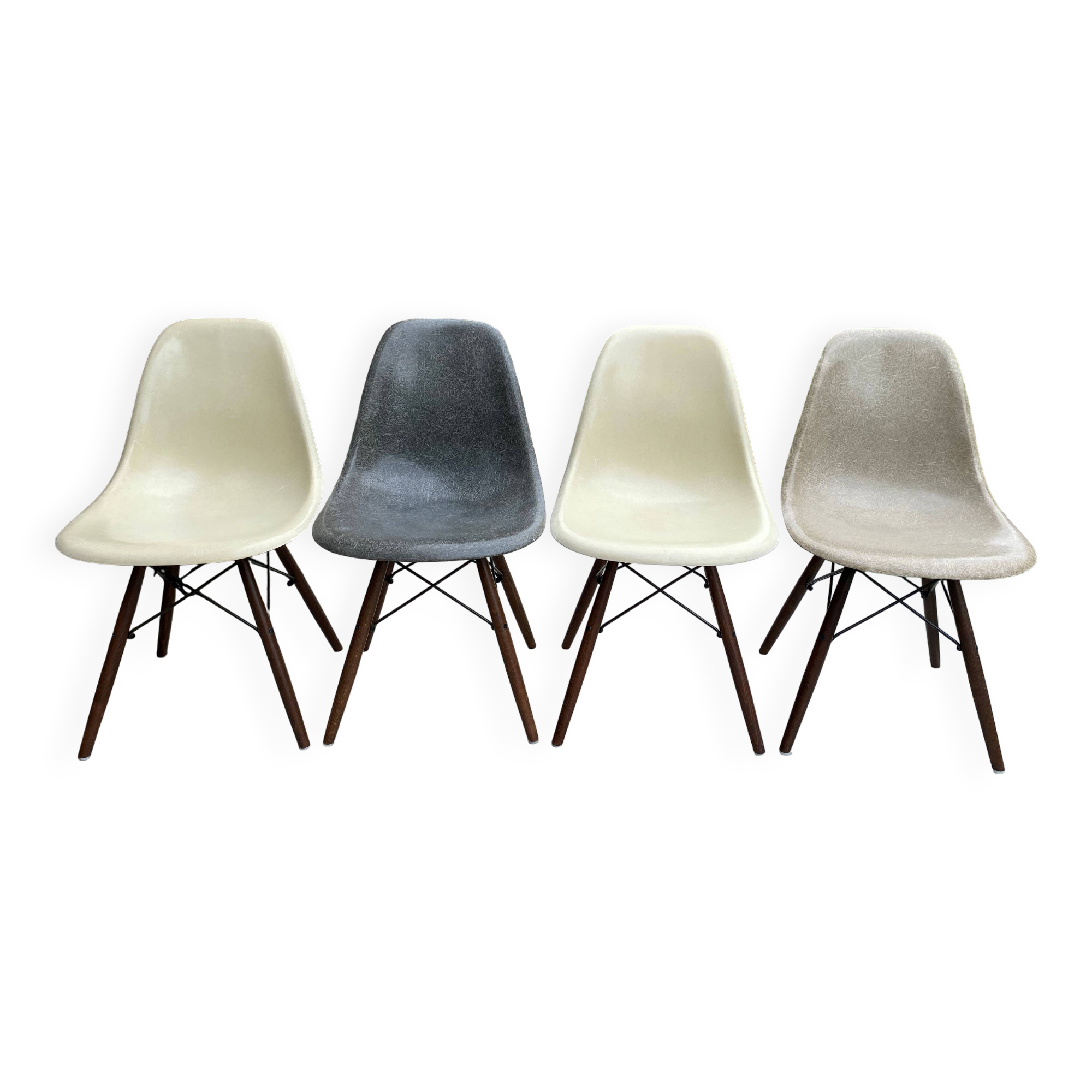Lot of 4 DSW chairs in walnut fiber by Eames Herman Miller, vintage