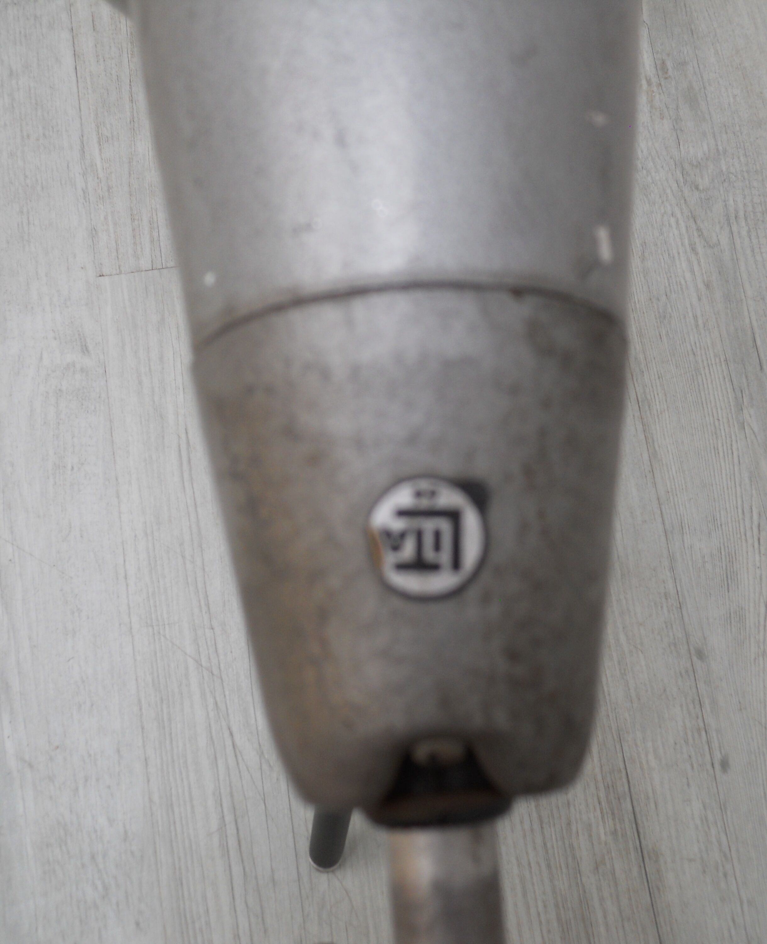 Lita standing projector