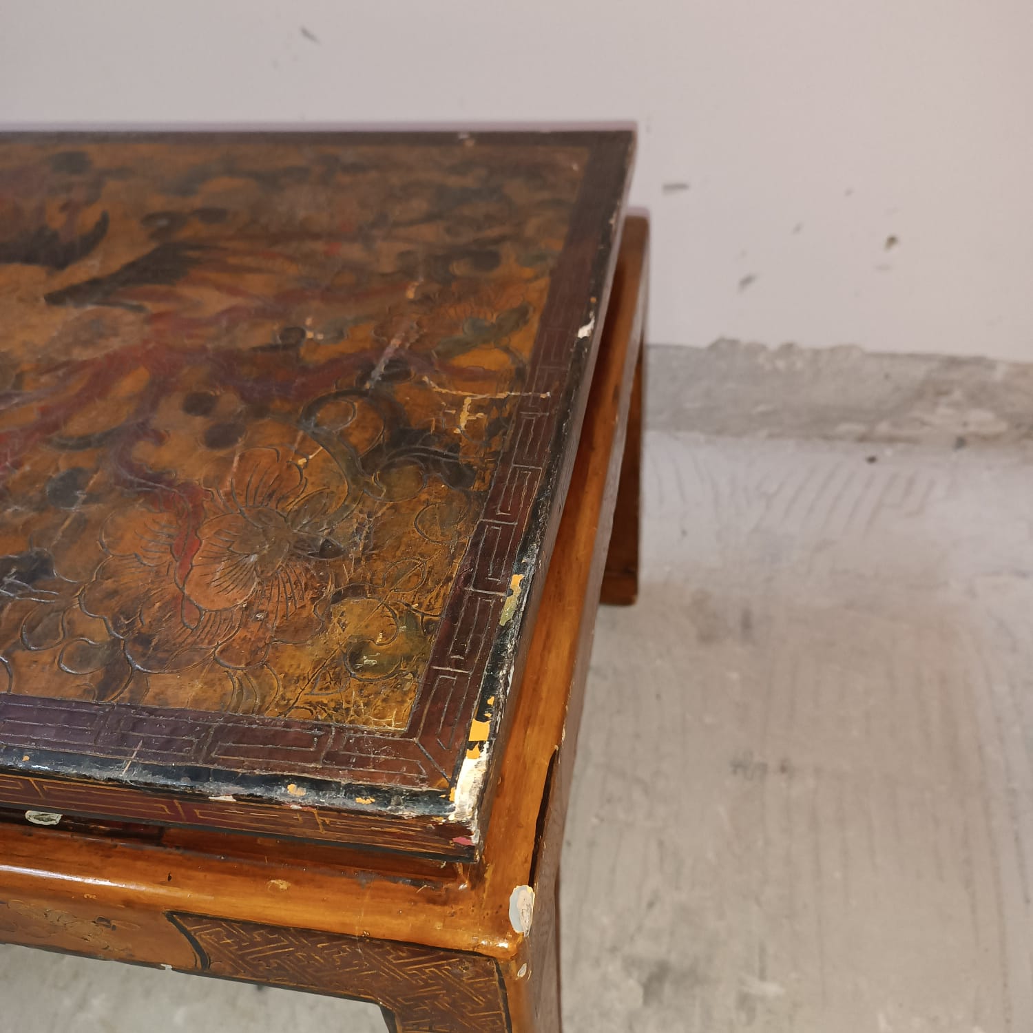 Coffee table antique asian year 1930