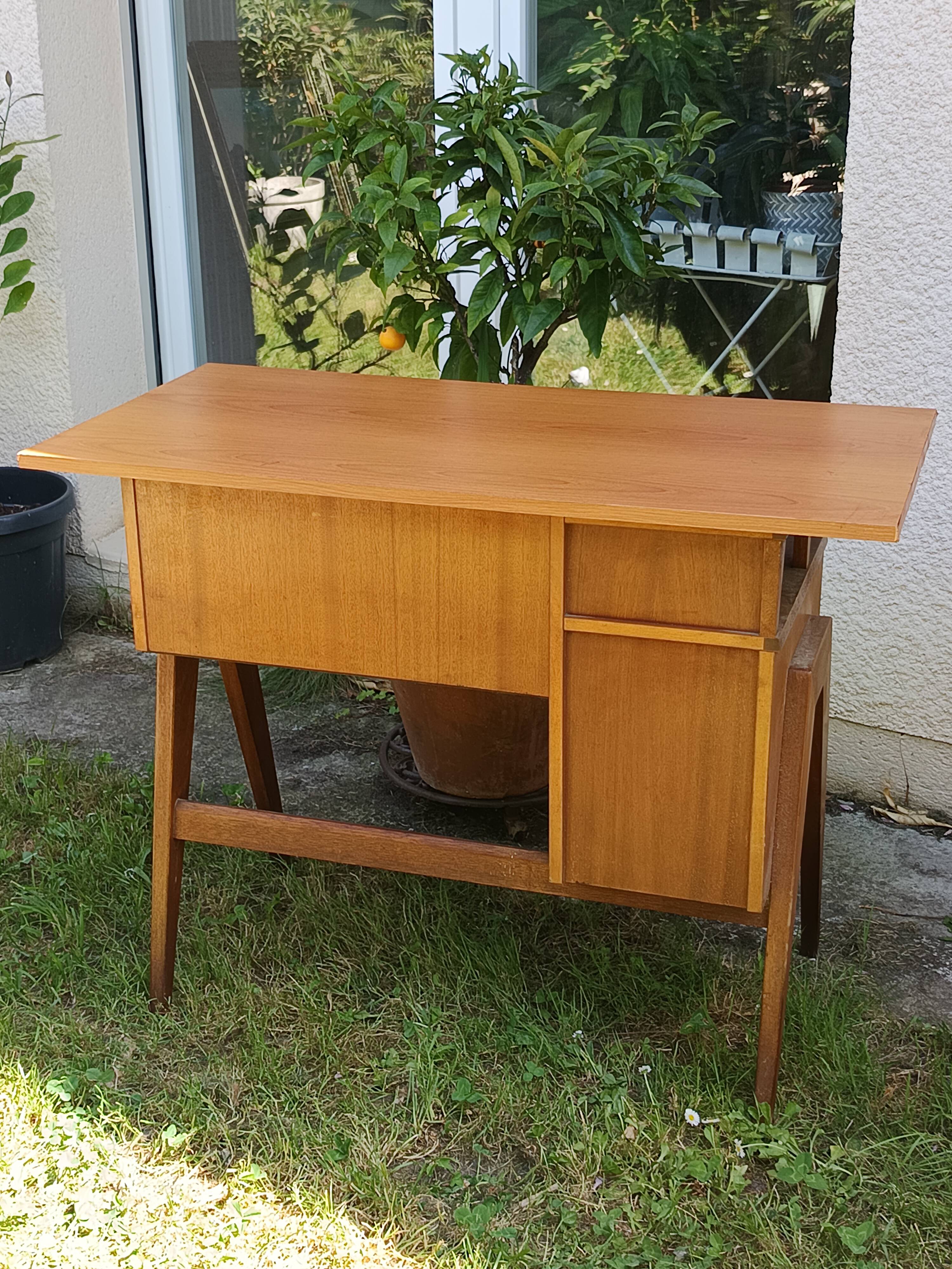 Bureau vintage années 50 pieds compas – bois clair – 100 x 50 cm