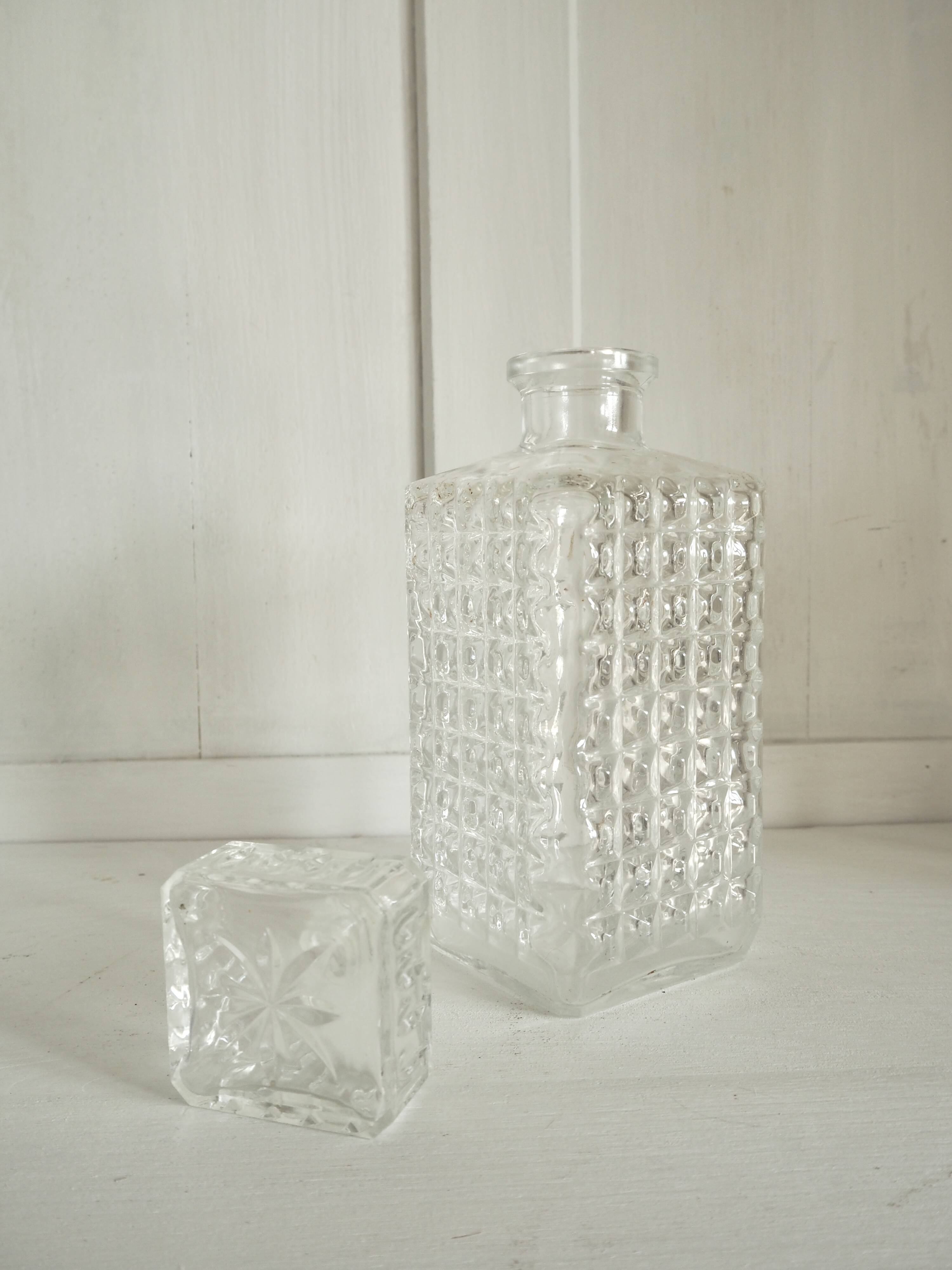 Glass whisky carafe with 4 glasses