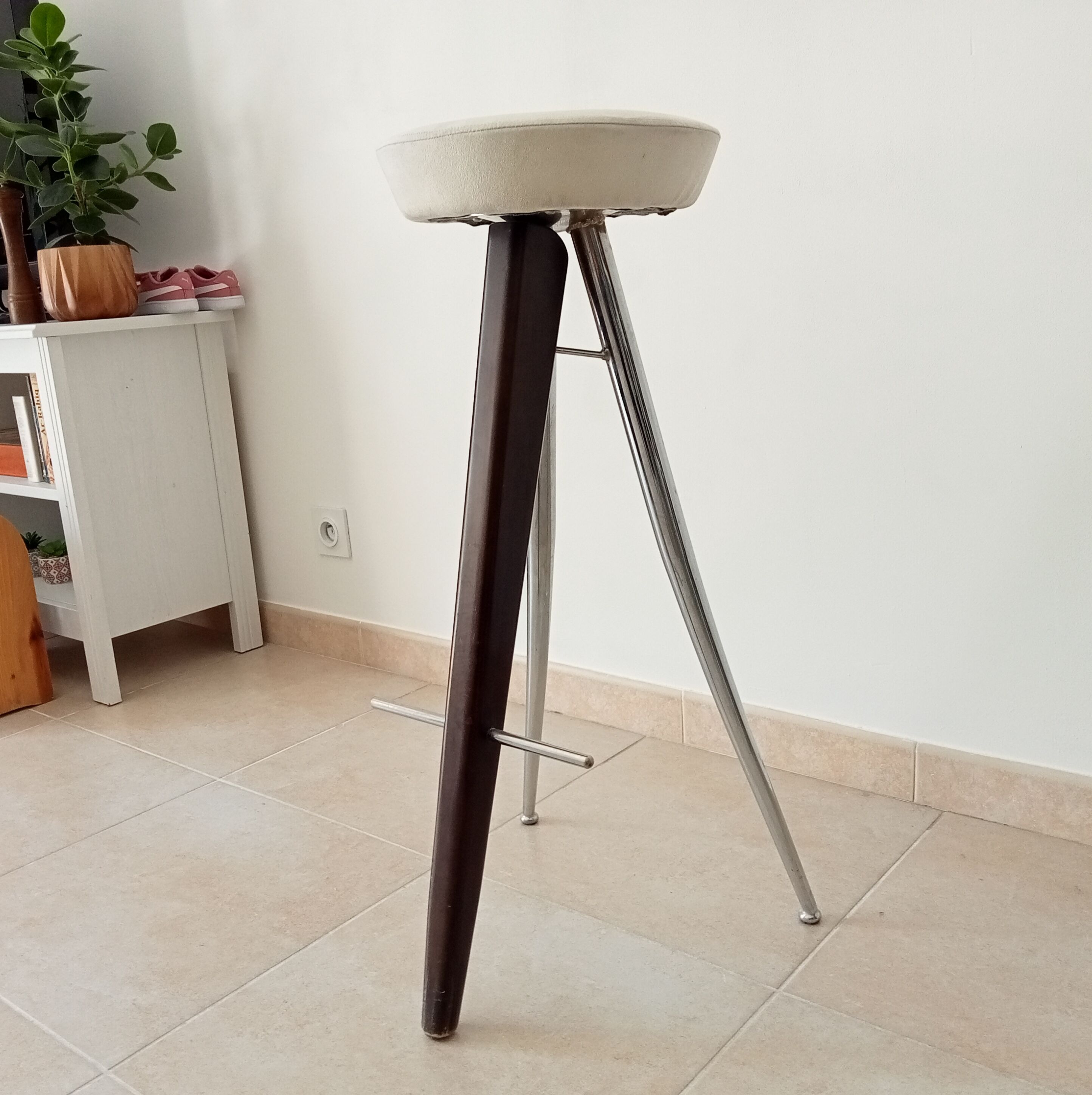 Vintage tripod top stool 60s/70s