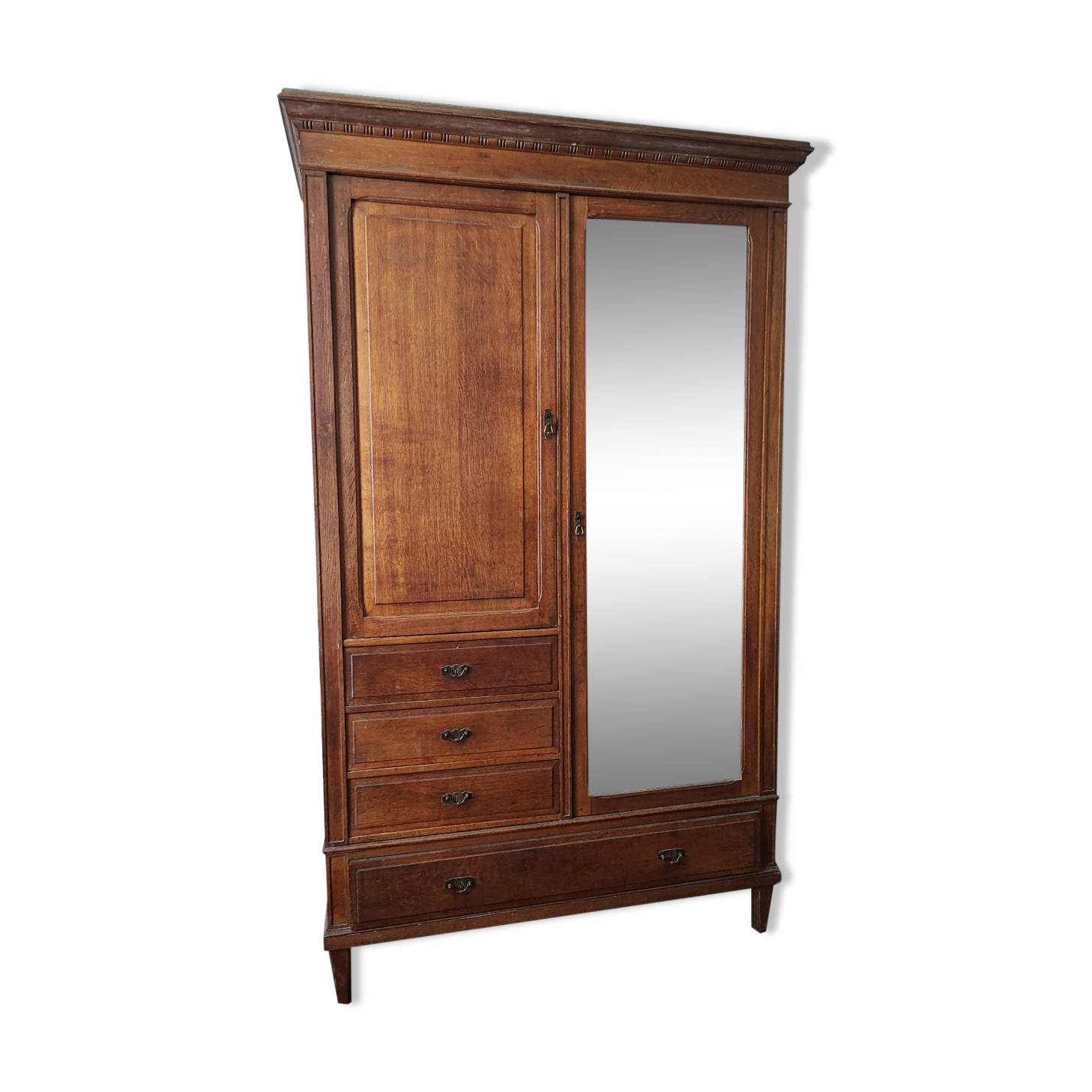 Vintage wardrobe with ice linen and wardrobe