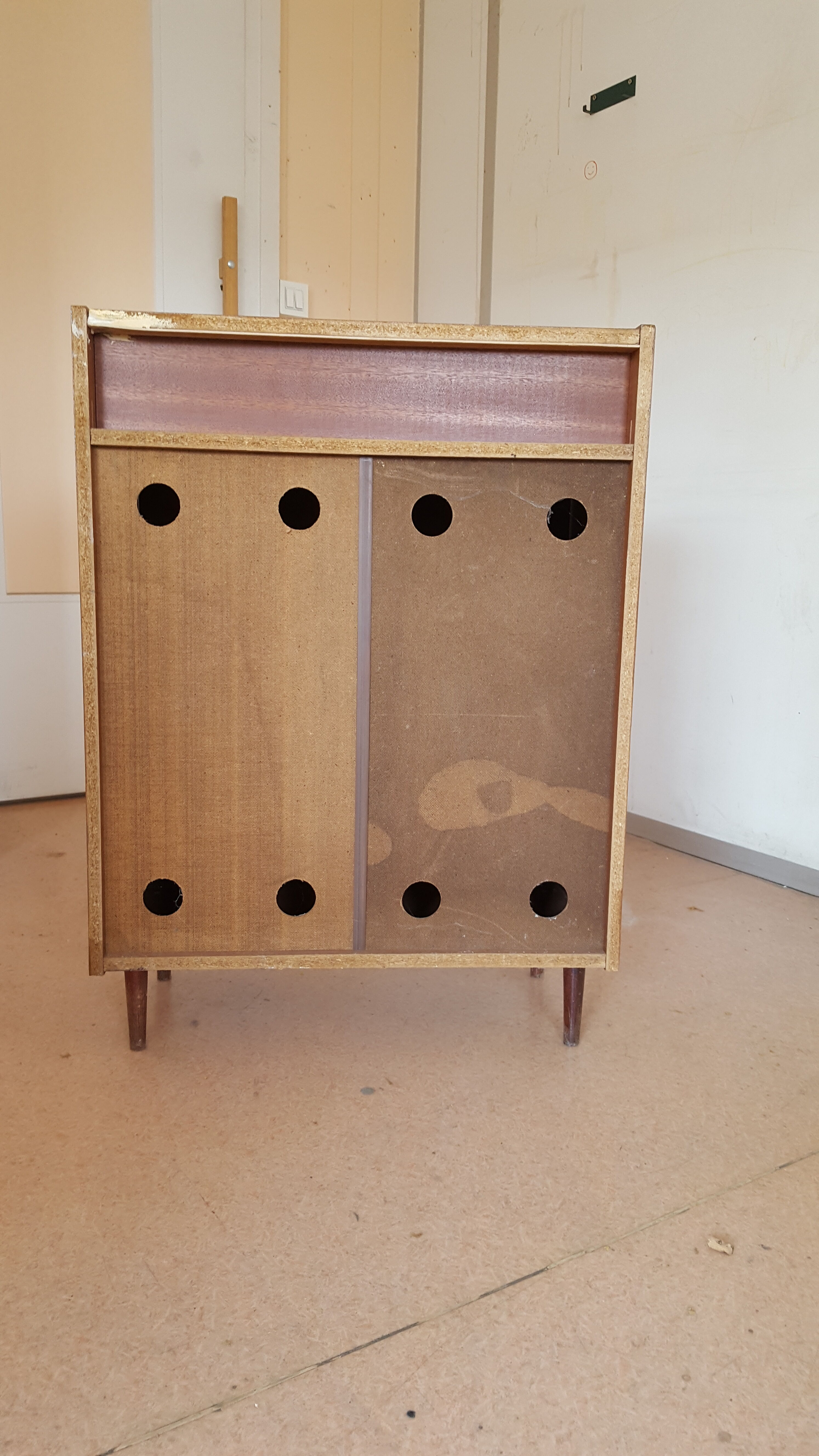 Shoe cabinet