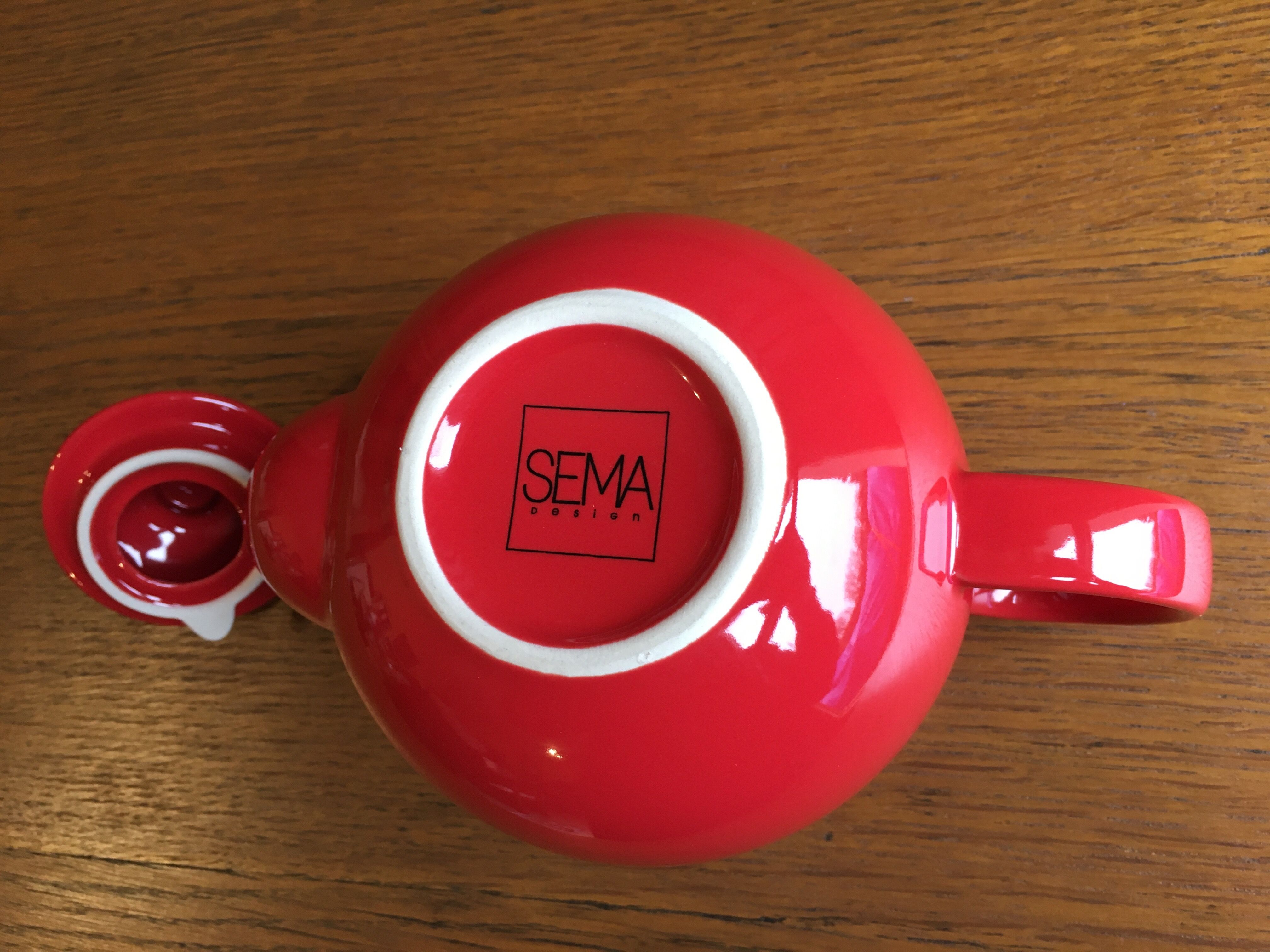 Sema red teapot