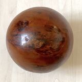 Decorative sphere made of burl wood