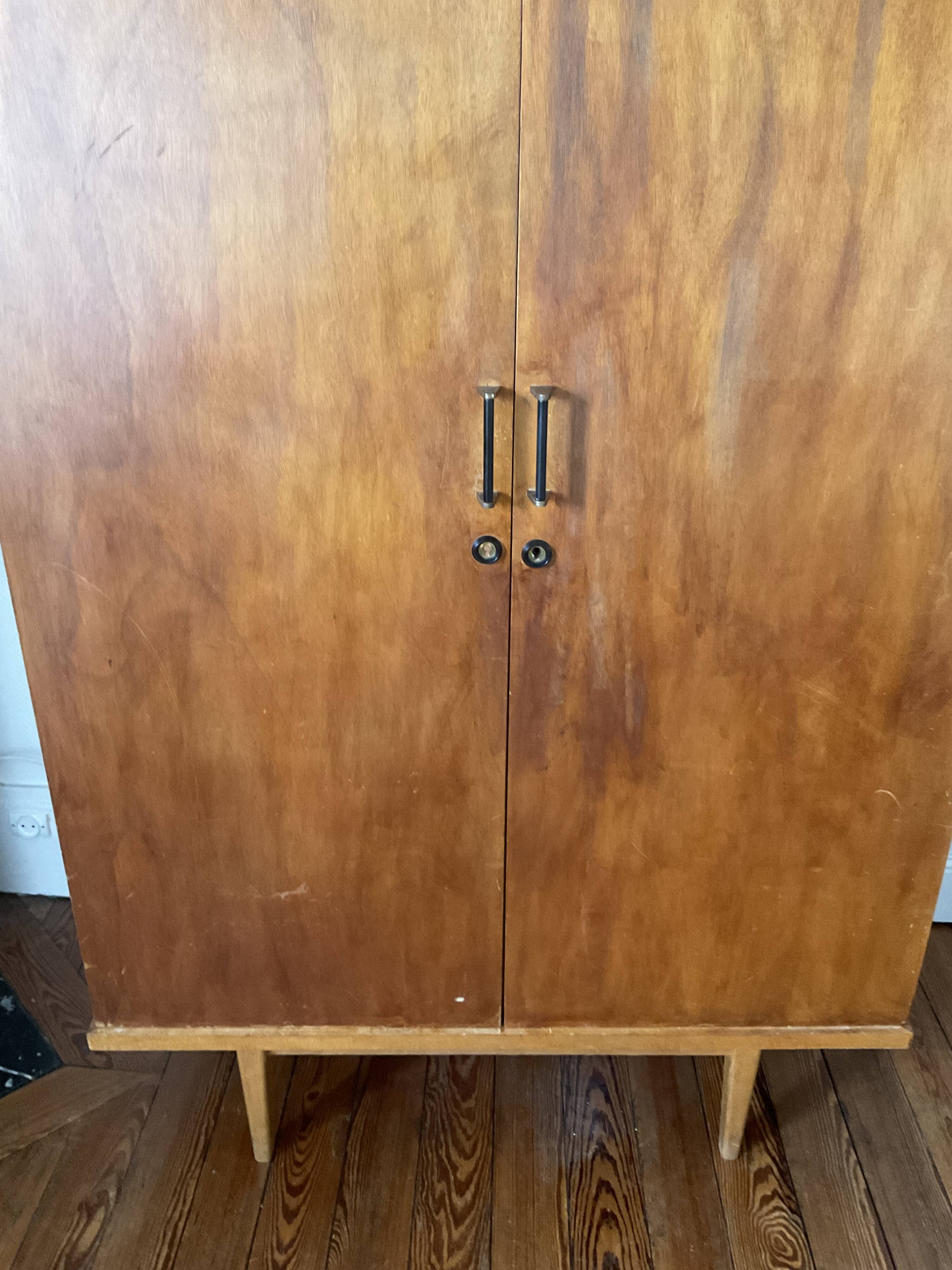 Armoire vintage