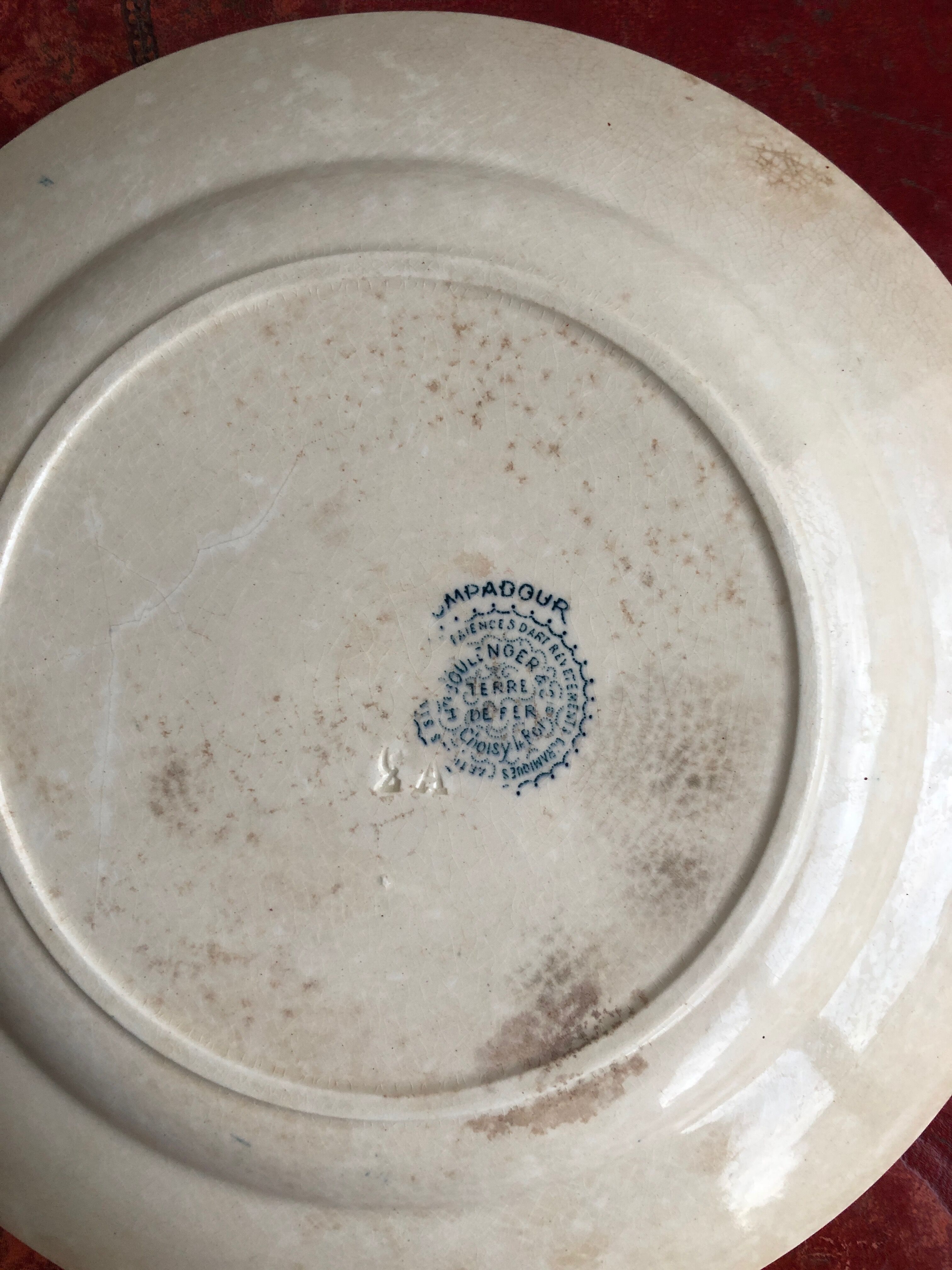 Lot of 3 flat plates in earthenware Choisy the King Iron Earth model Pompadour