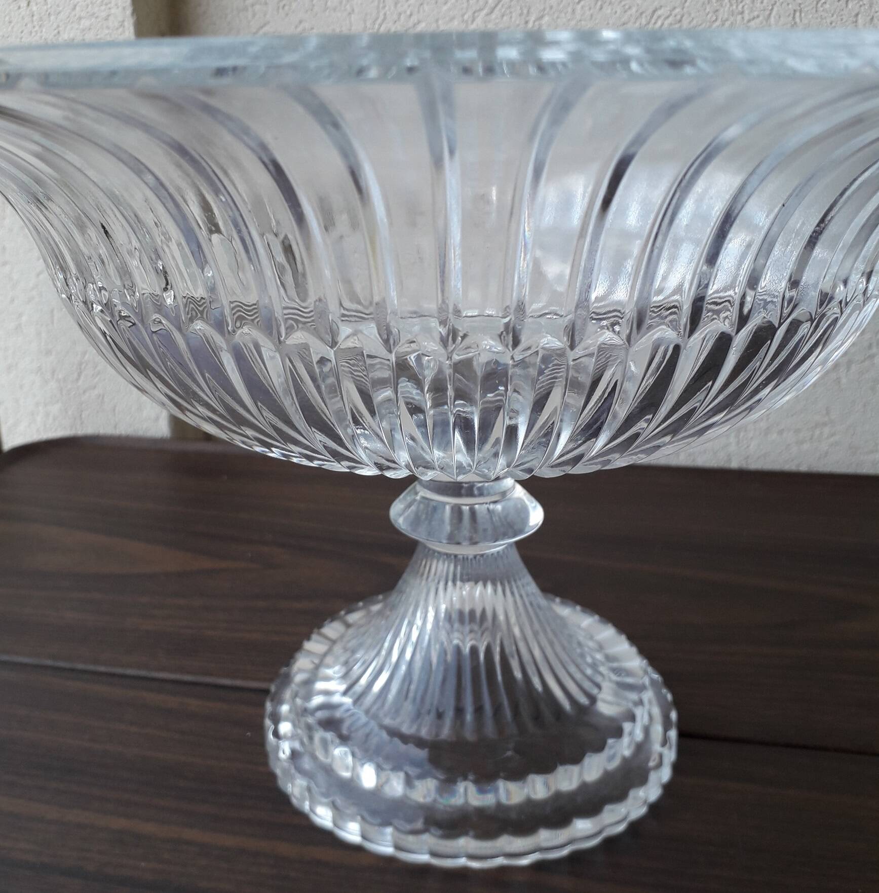 Stemmed glass bowl