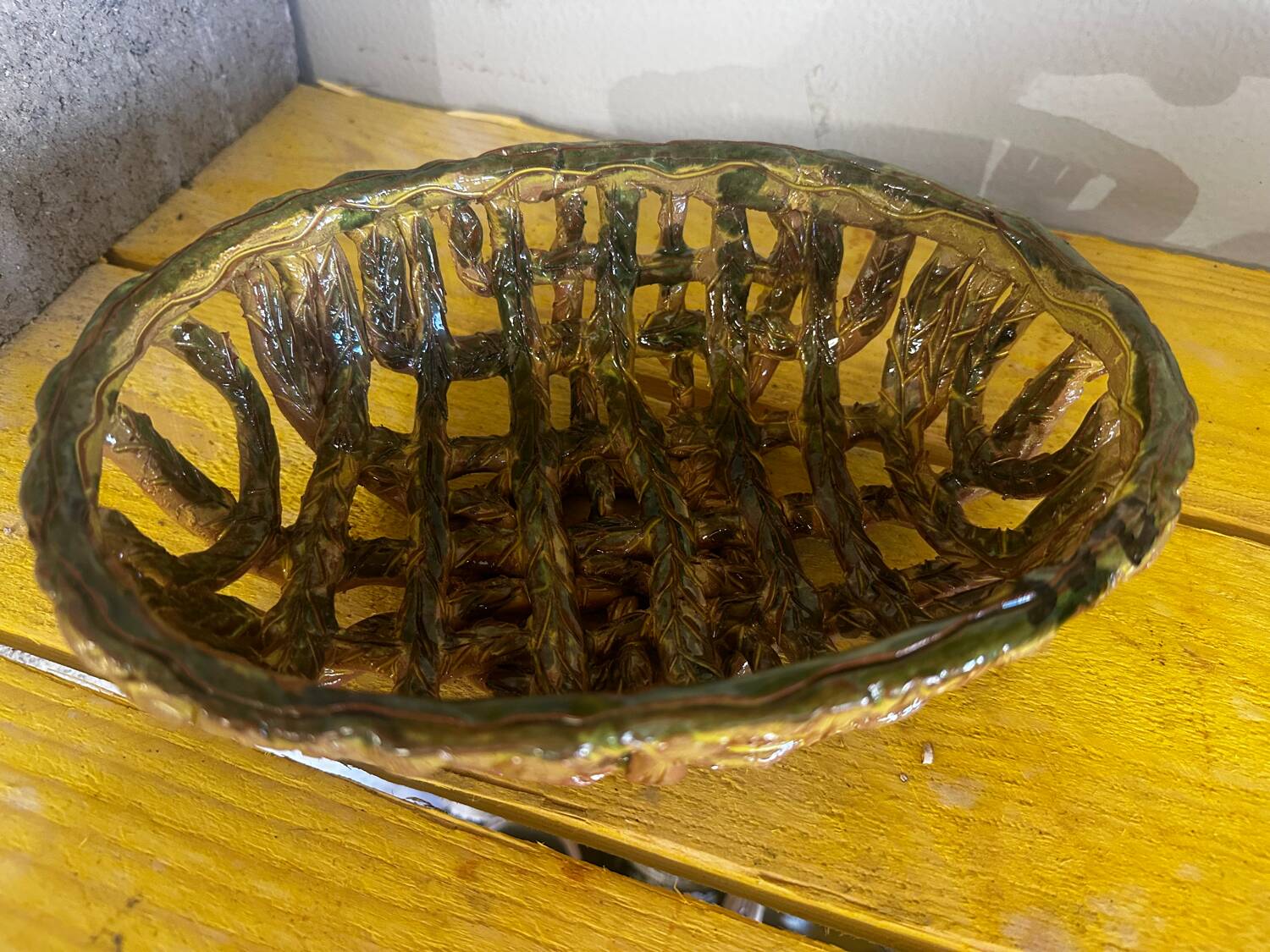 Vintage woven ceramic basket / empty pocket 19 / 25 cm