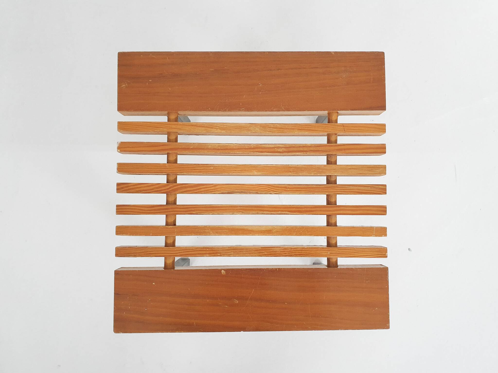 Petite table d'appoint en bois et métal, Pays-Bas années 1960.