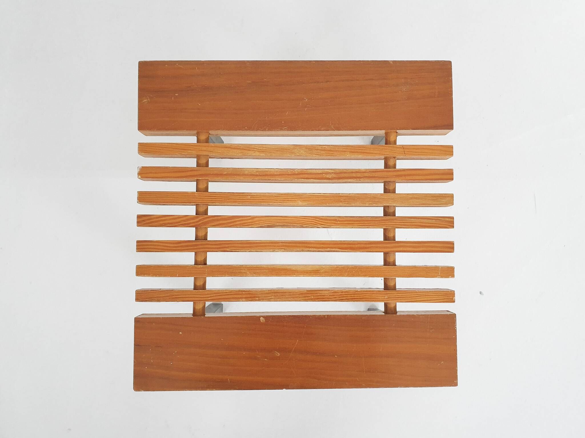 Petite table d'appoint en bois et métal, Pays-Bas années 1960.