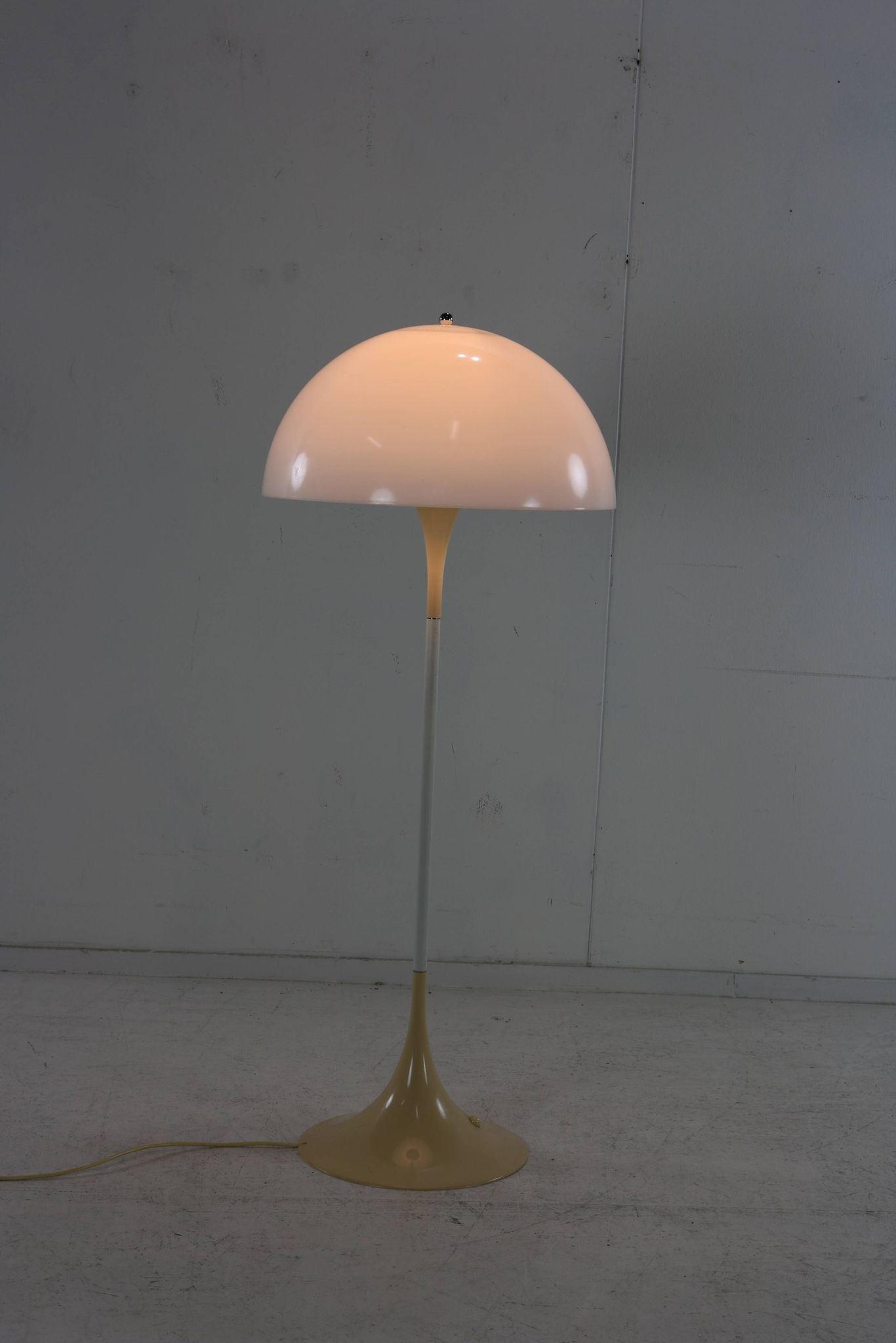 Original seventies Panthella floor lamp by Verner Panton for Louis Poulsen