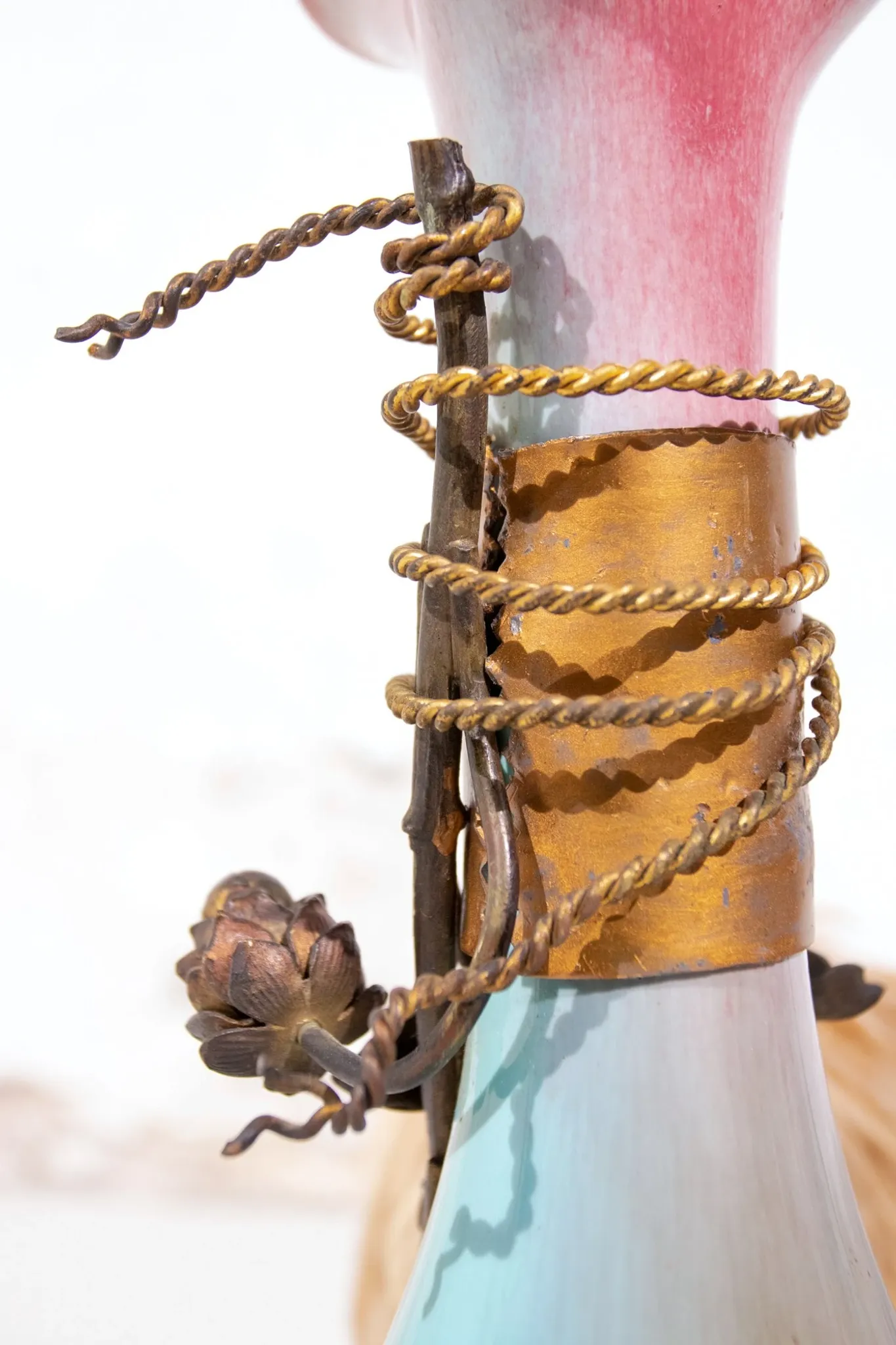 Art nouveau table lamp with bronze fly and hop leaves