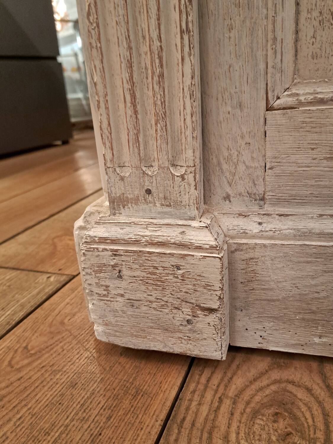Counter from the late 19th century in patinated oak.