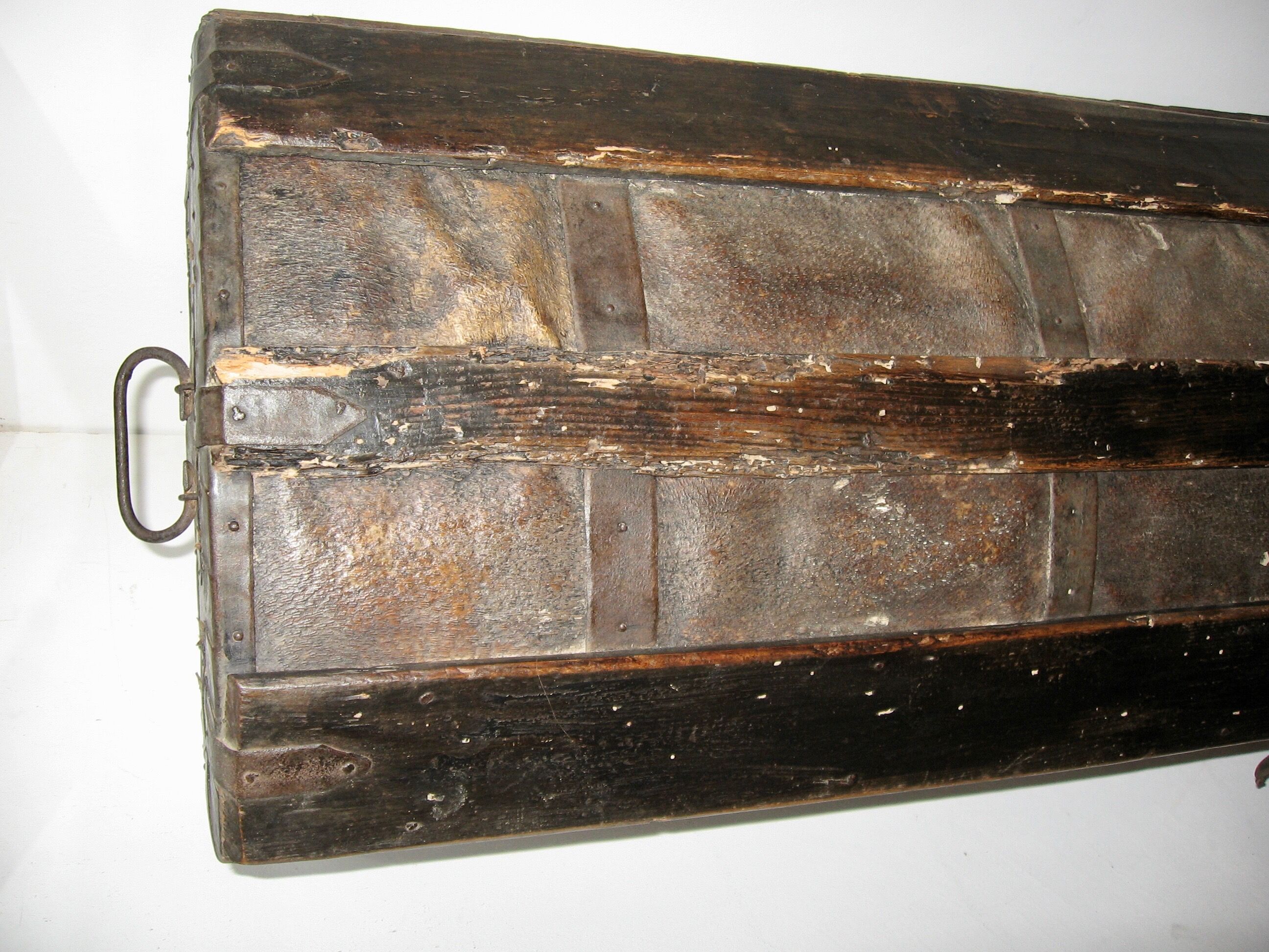 Trunk wood and leather