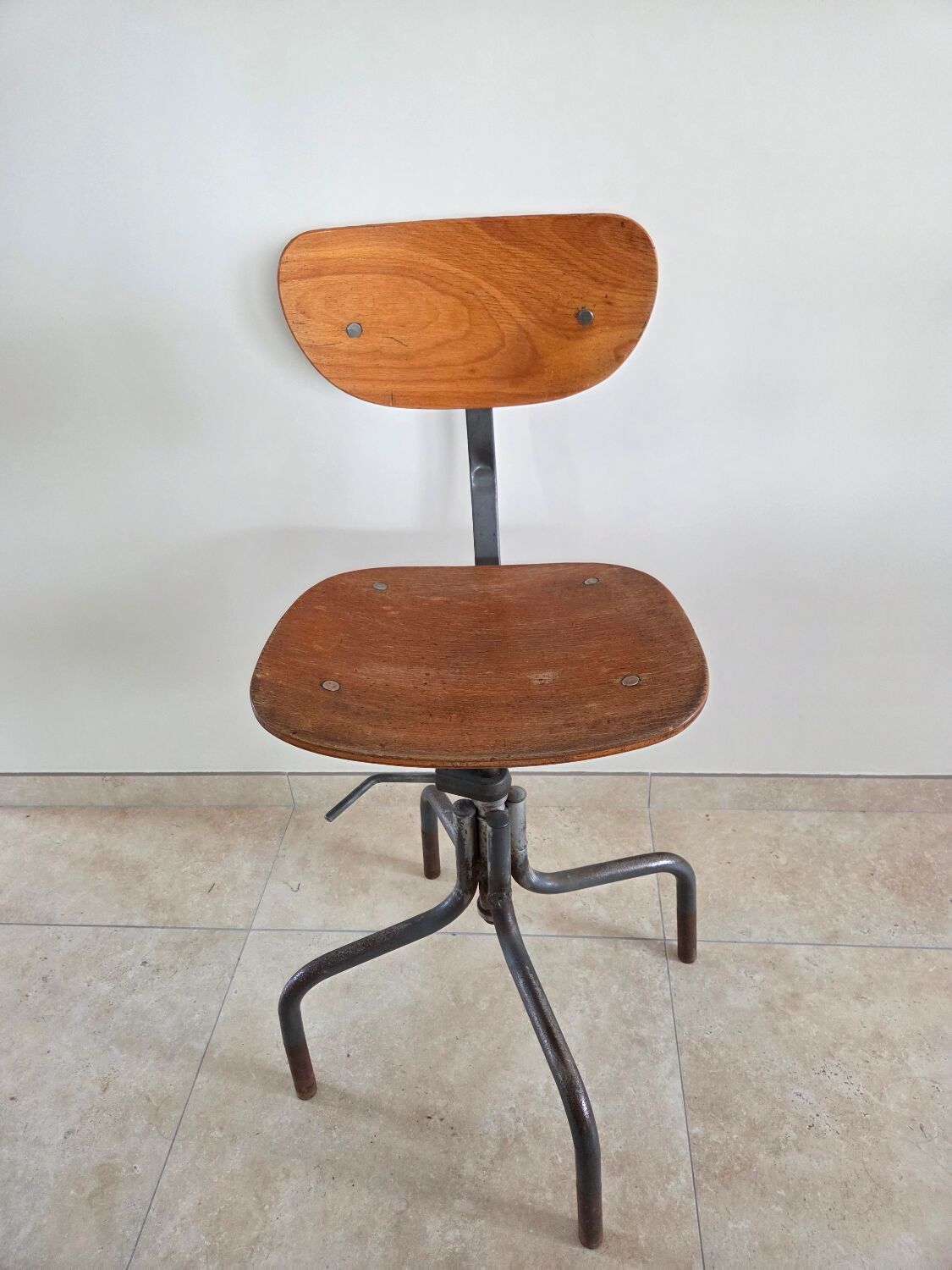 Chaise d'atelier dites d'architecte