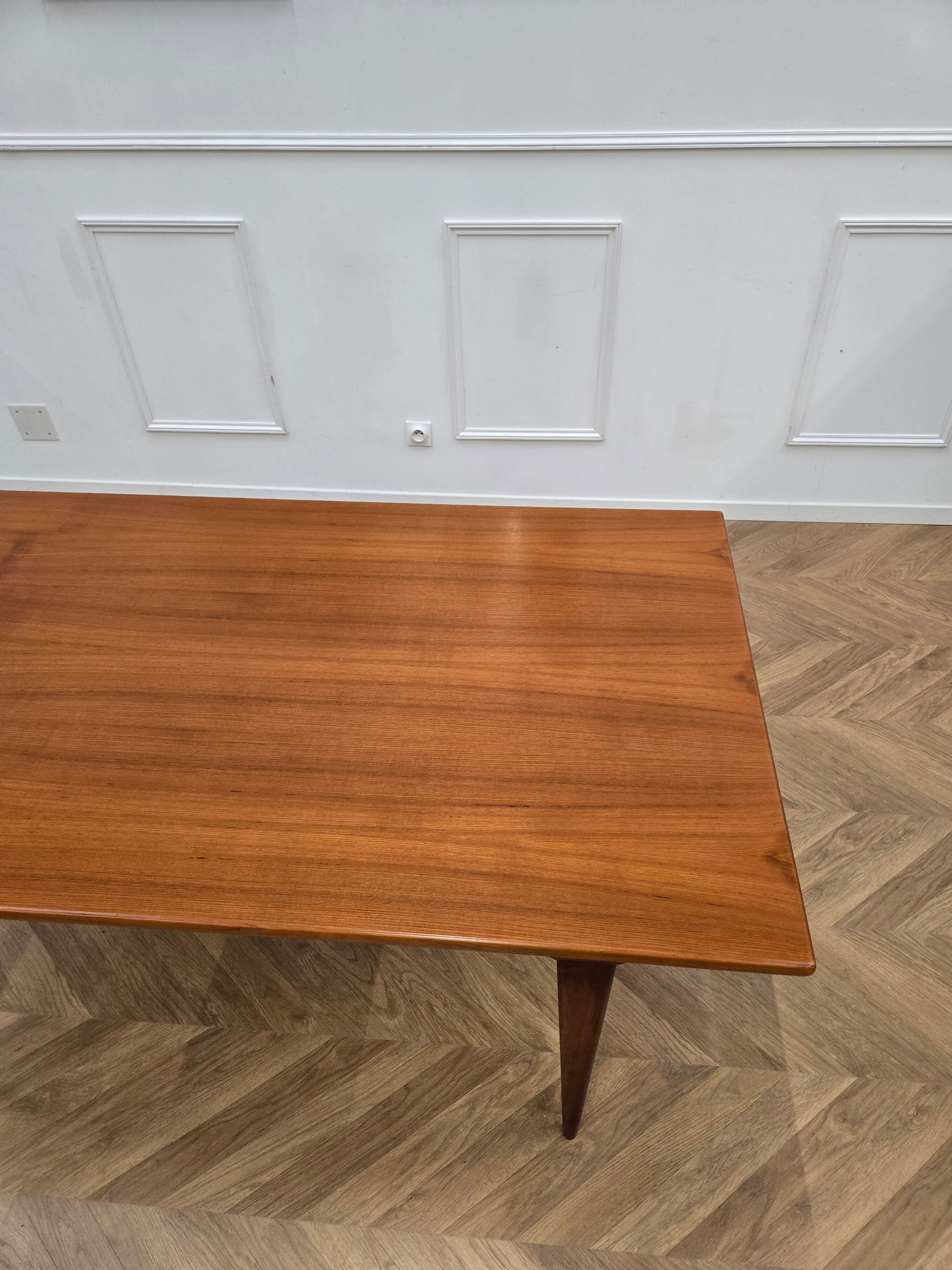 Scandinavian table