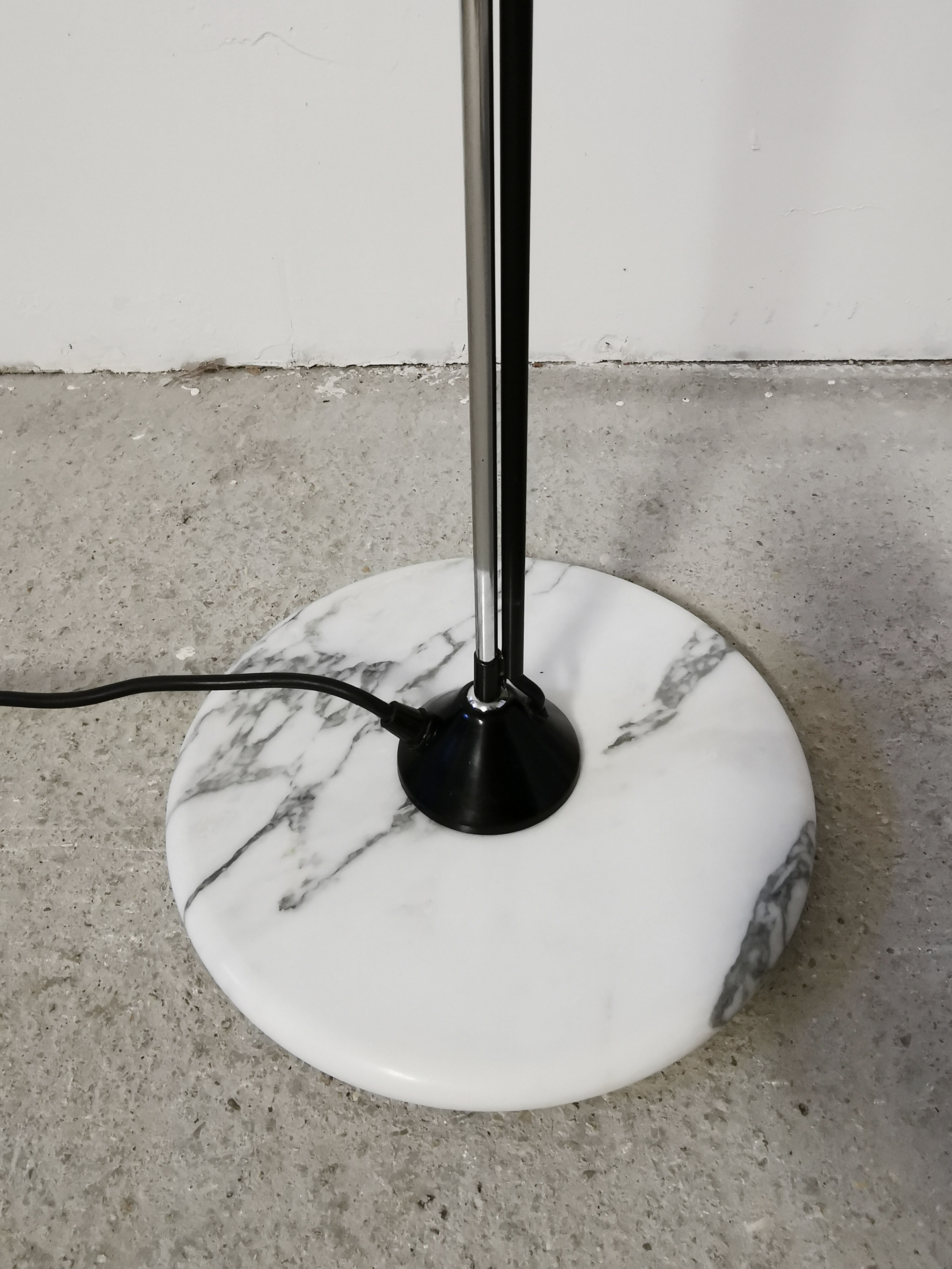 Floor lamp in opaline and marble, Italian work, 1980