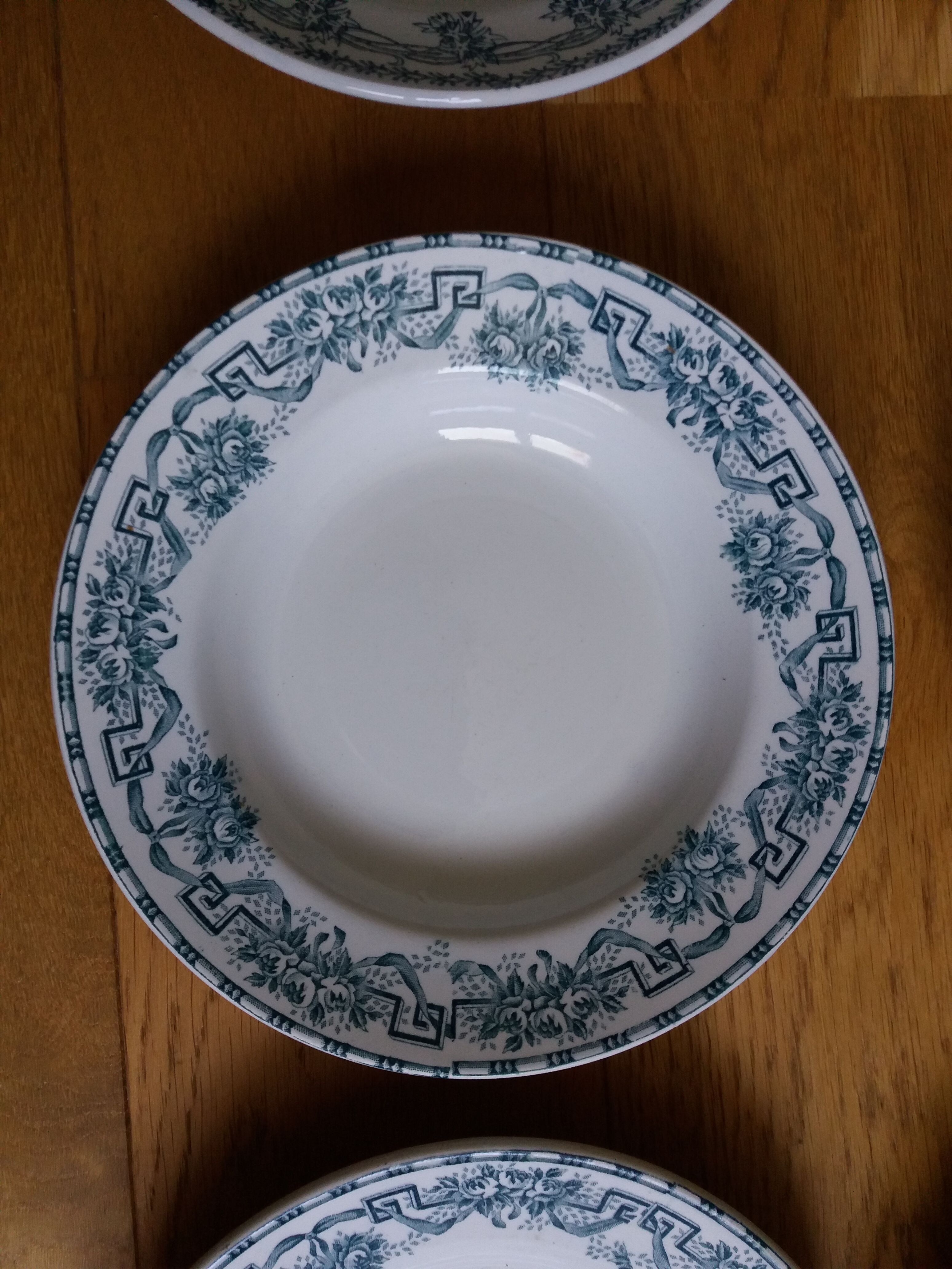 6 mismatched hollow plates Terre de fer