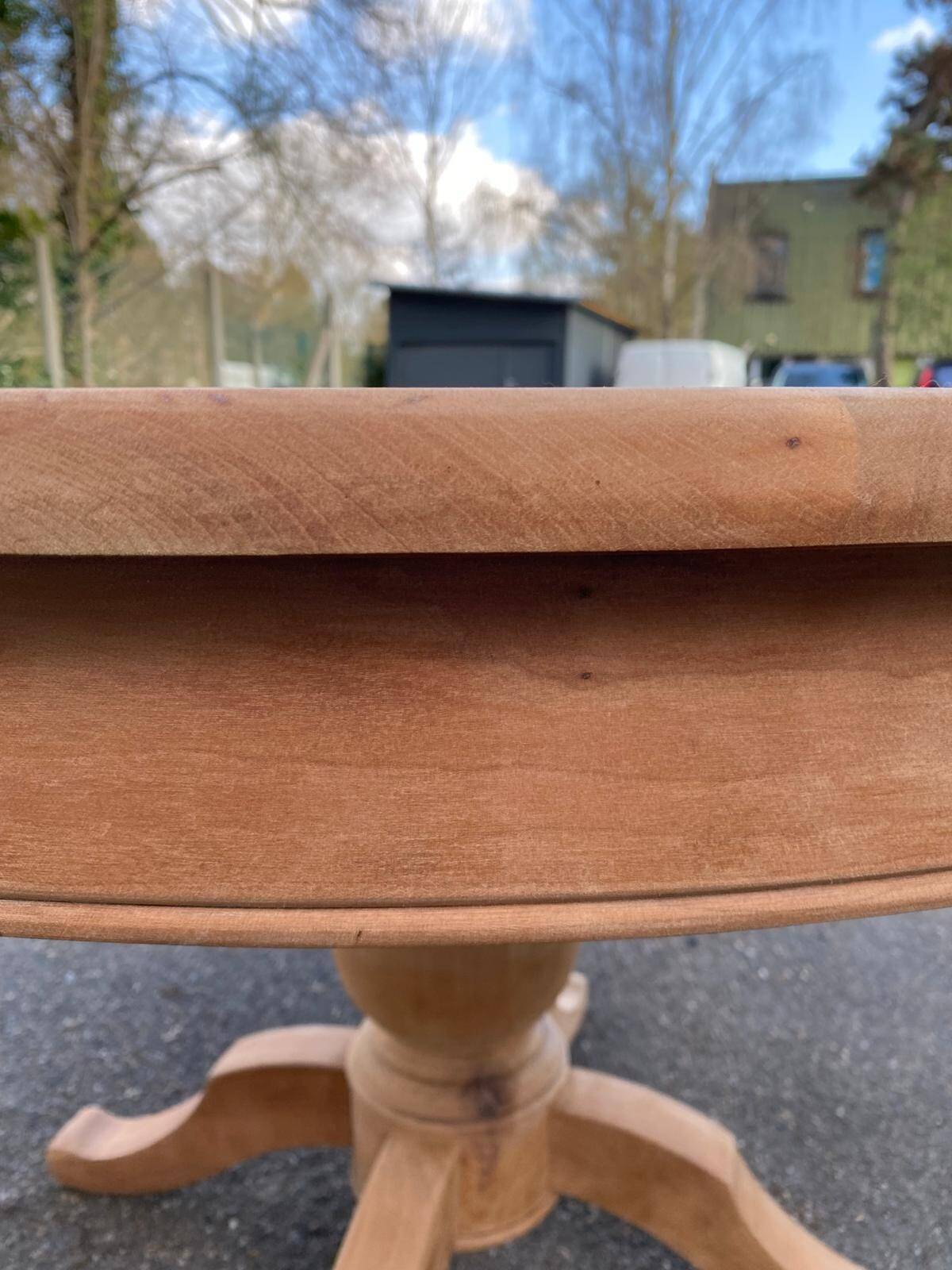 Extendable round dining table with central leg, renovated in raw oak, 210cm