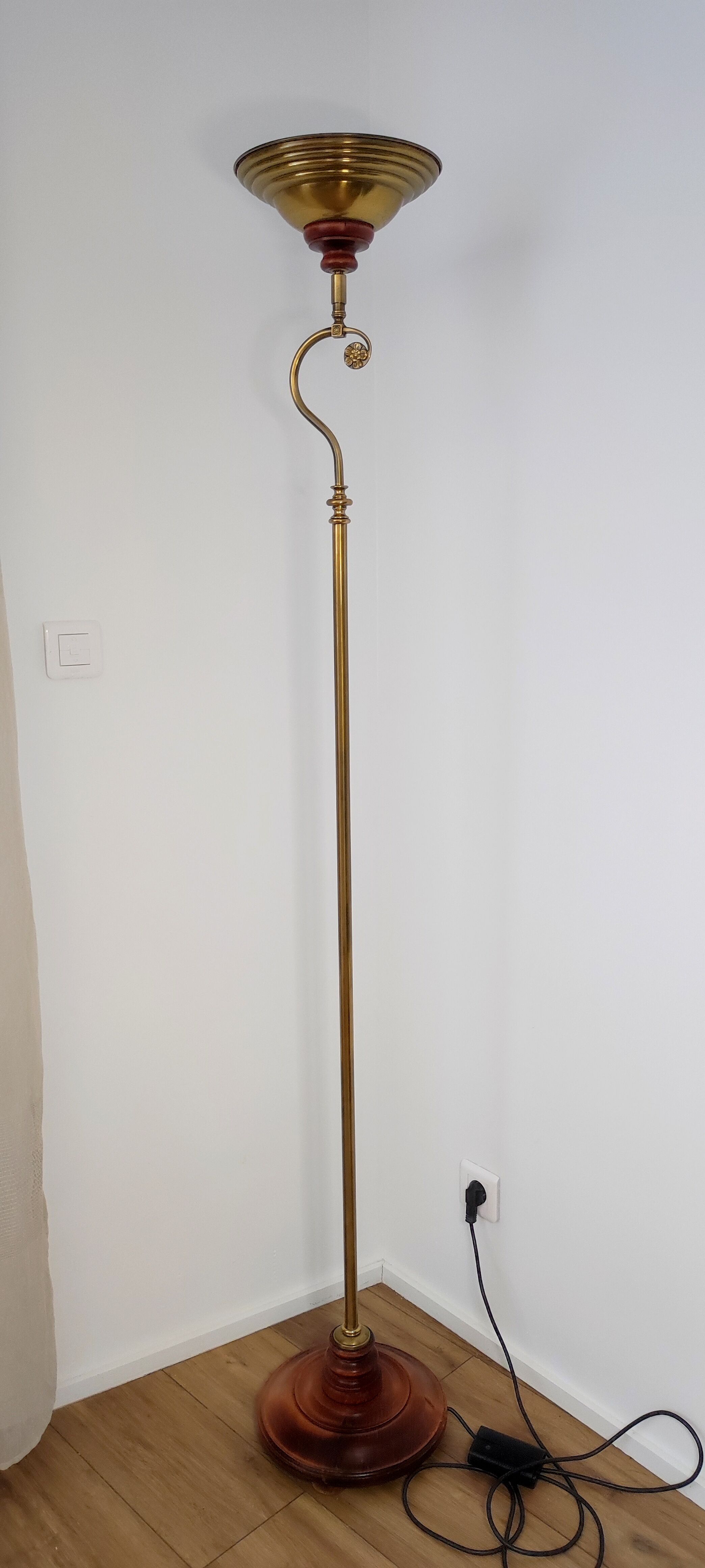 Halogen brass and wood floor lamp