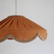 Suspension in a solid floral shape Cosette "caramel"