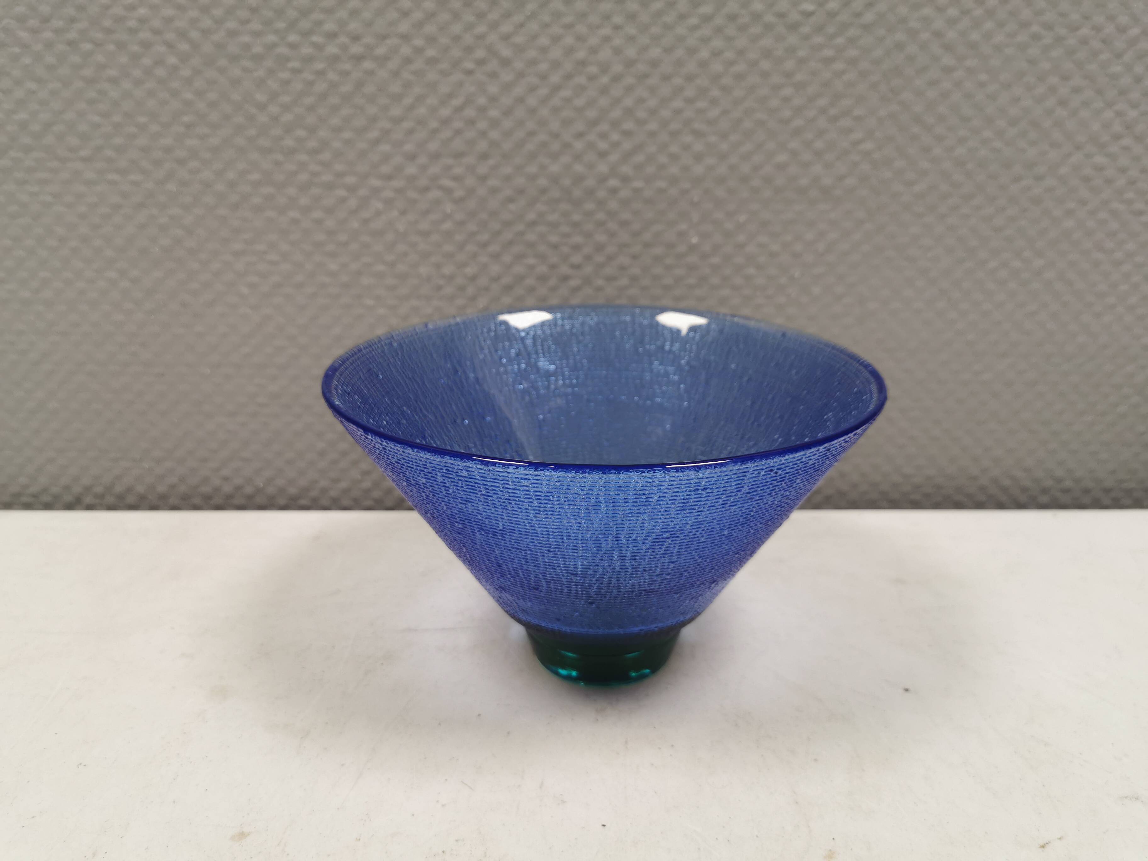 Glass bowl, by Lena Hansson for Hadeland glassworks Norway 1970s.