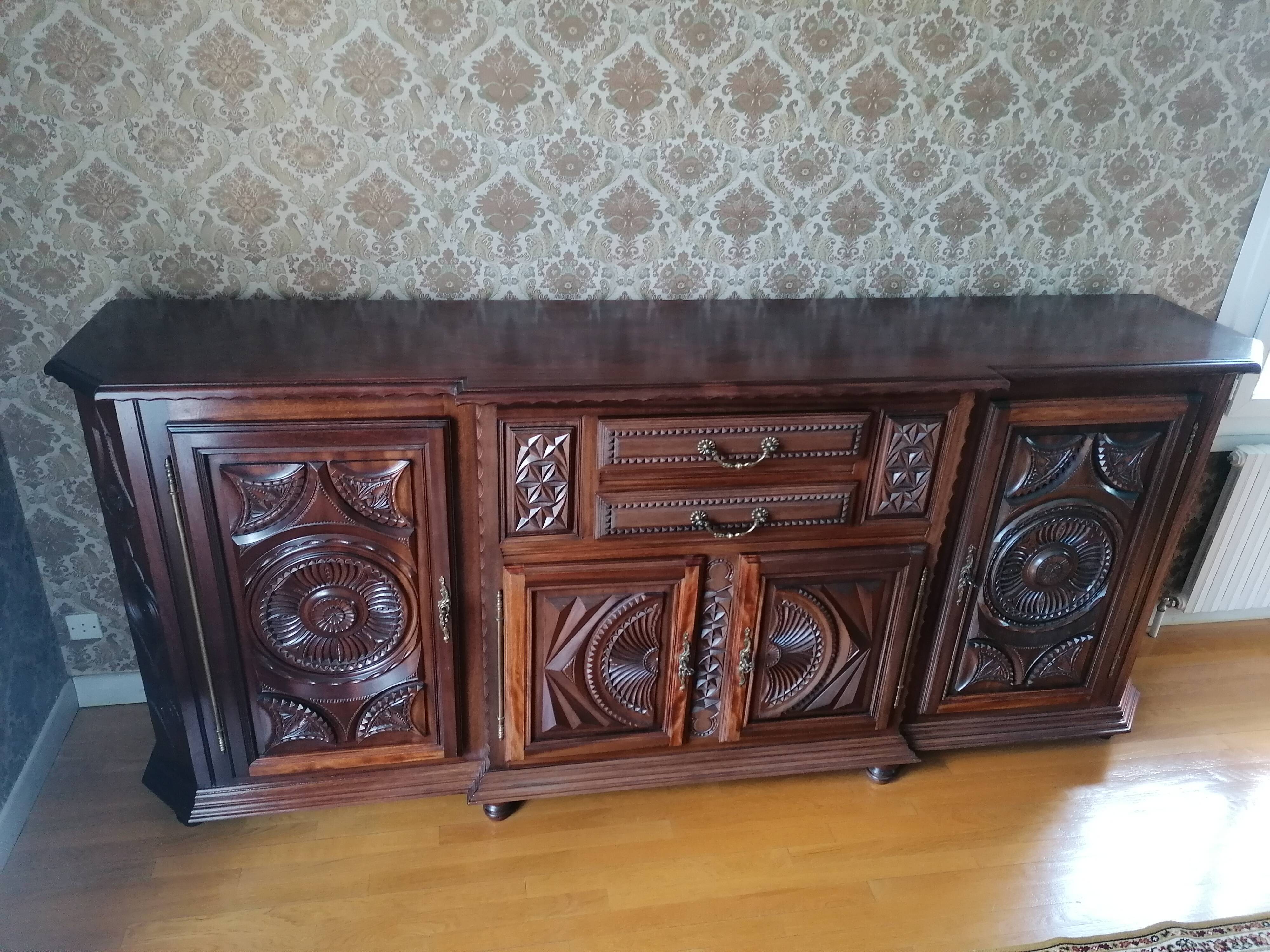 Basque sideboard
