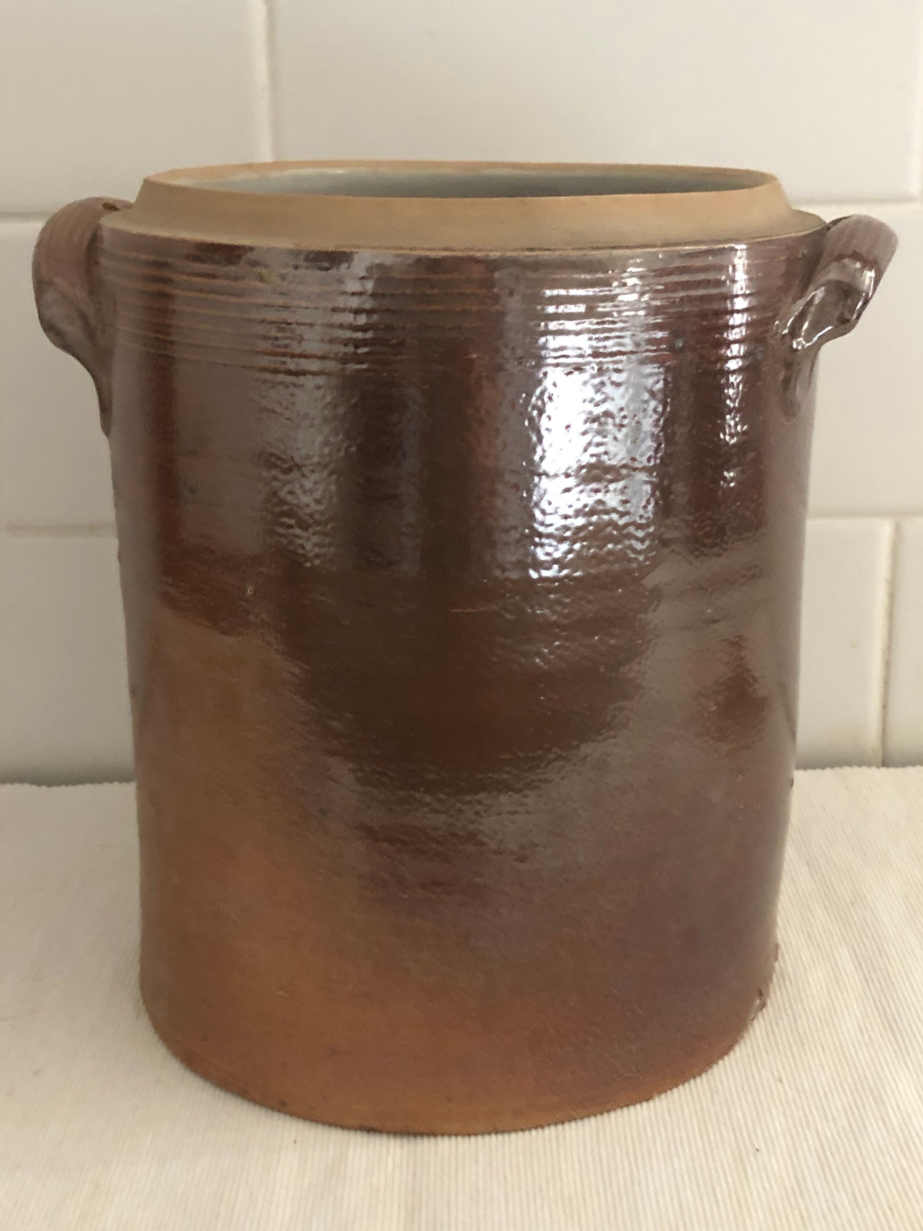 Vernified sandstone pot, country kitchen