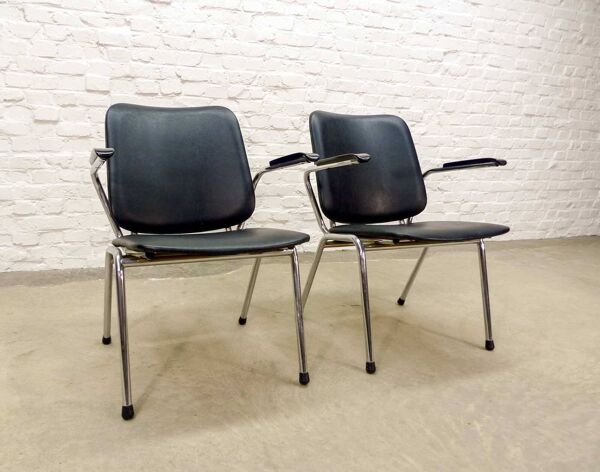 Fauteuils Gispen en similicuir noir de Martin de Wit, années 1960.