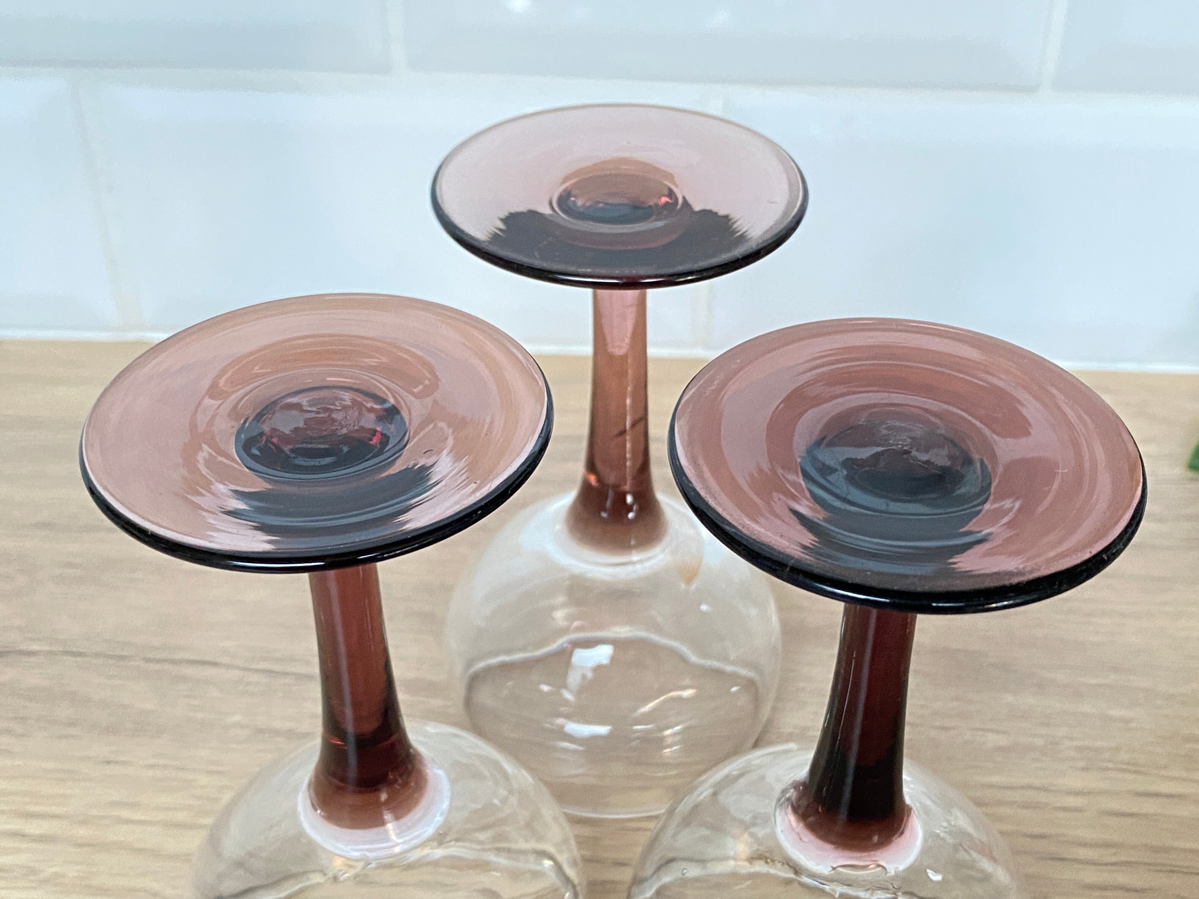 Set of 3 stemmed glasses