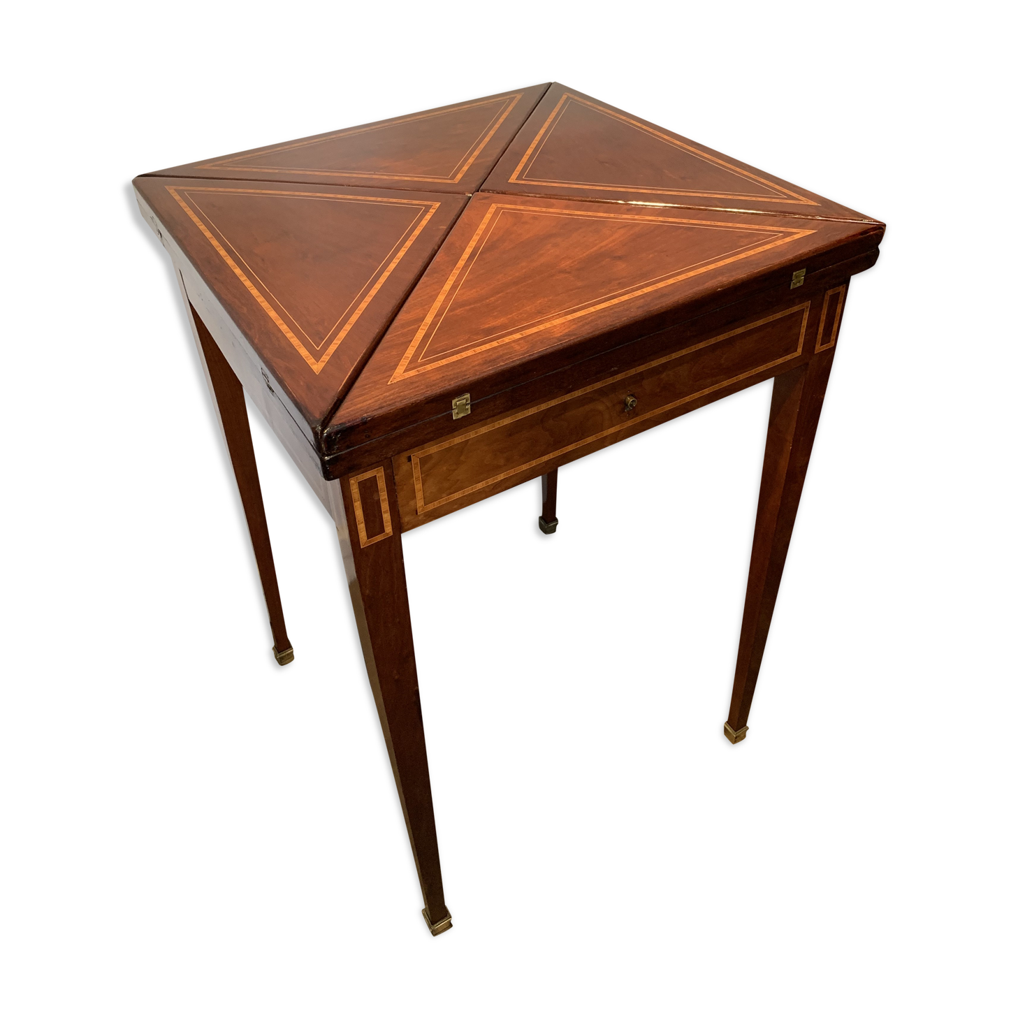 Handkerchief game table