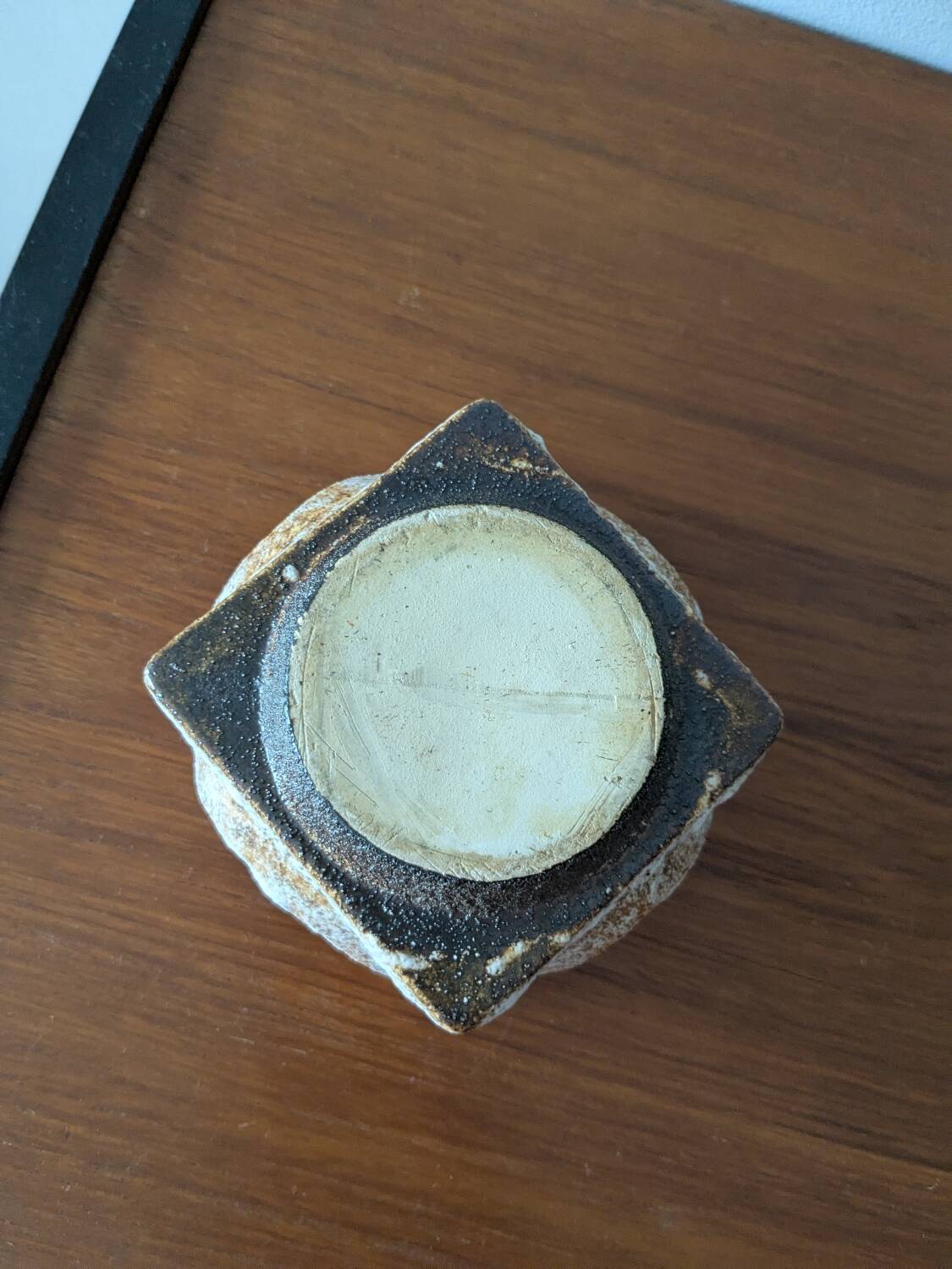 Fat lava style ceramic pot