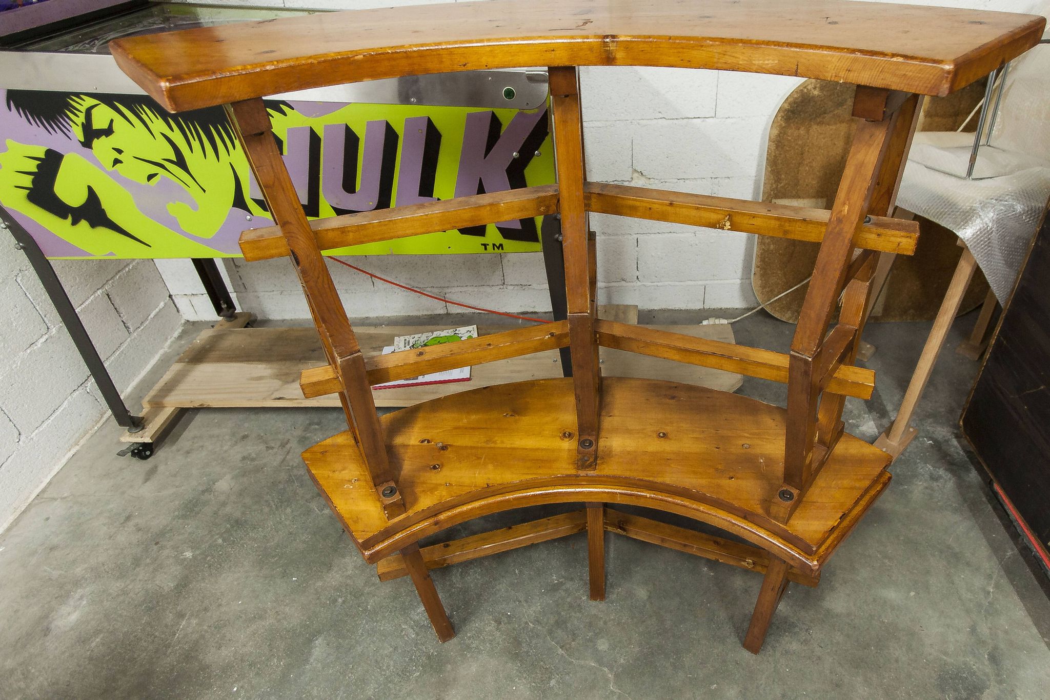 Brutalist ensemble round table 113cm and its 4 rounded stools 1960