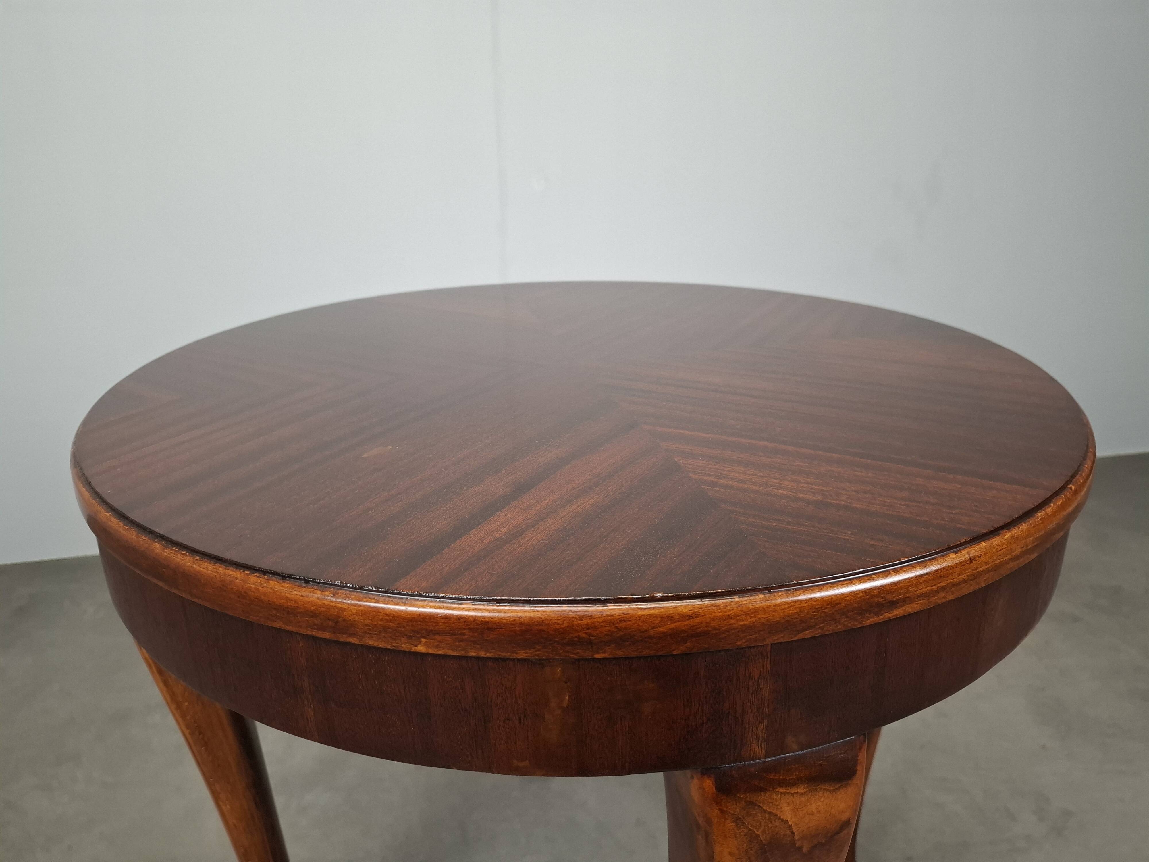 1930s Czechoslovak Art Deco Round Table in Wood and Veneer