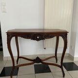 Table en noyer sculpté style Louis XV