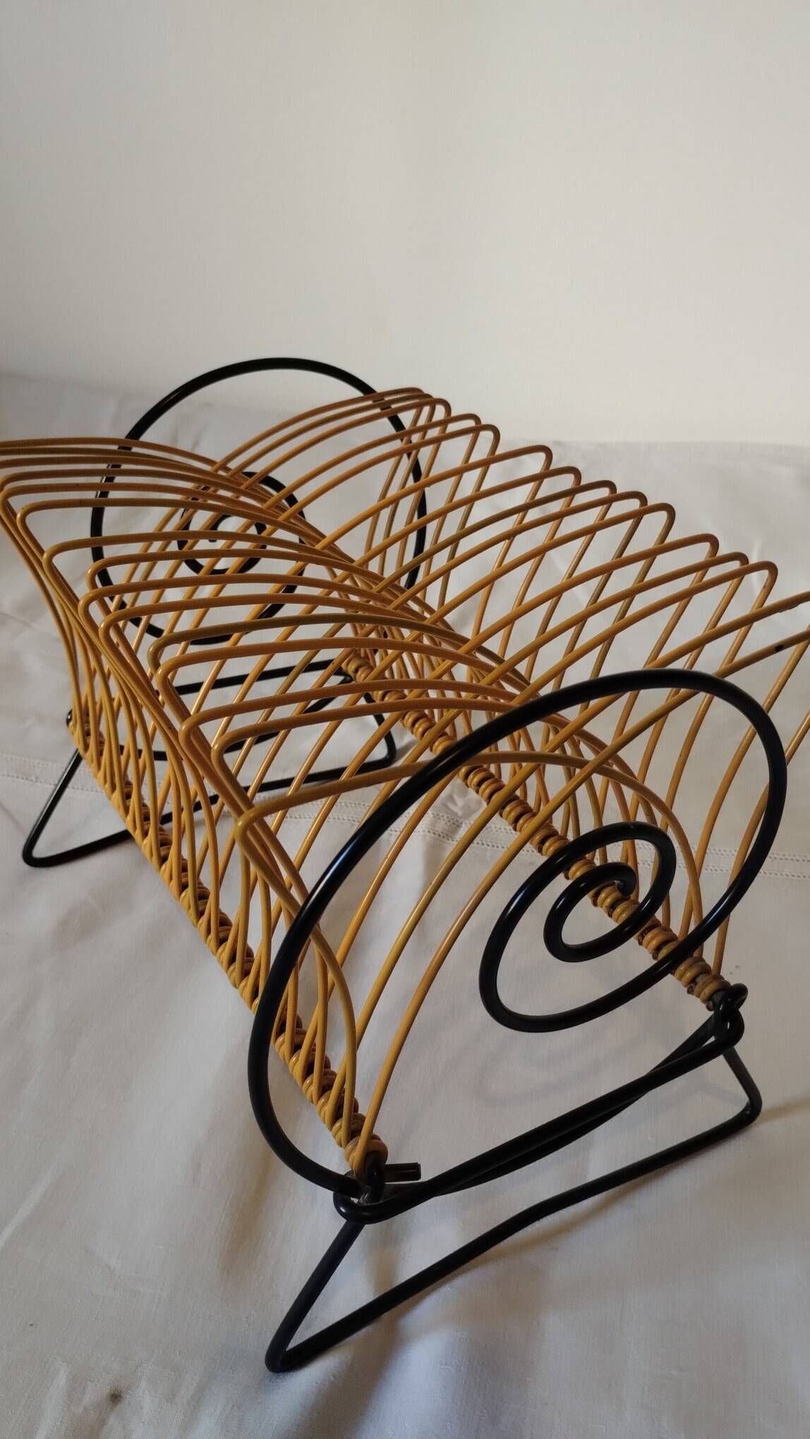 Magazine rack / vintage vinyl