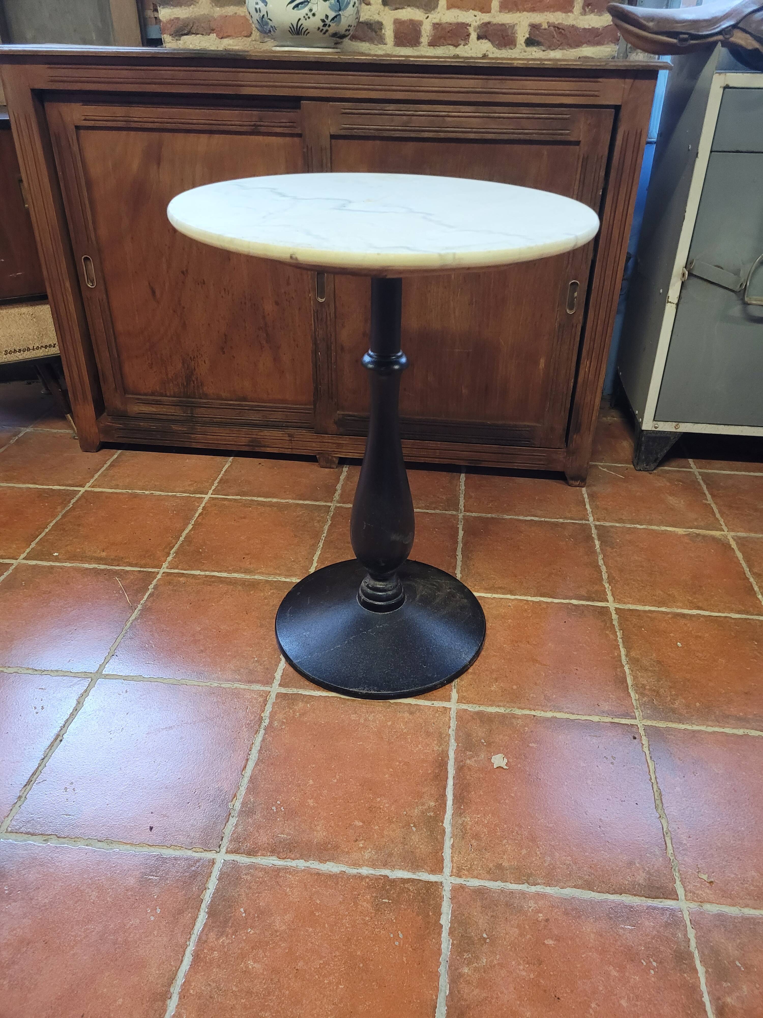 Gueridon bistro base cast iron marble top