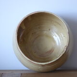 Vase boule en grès vernissé jaune pâle