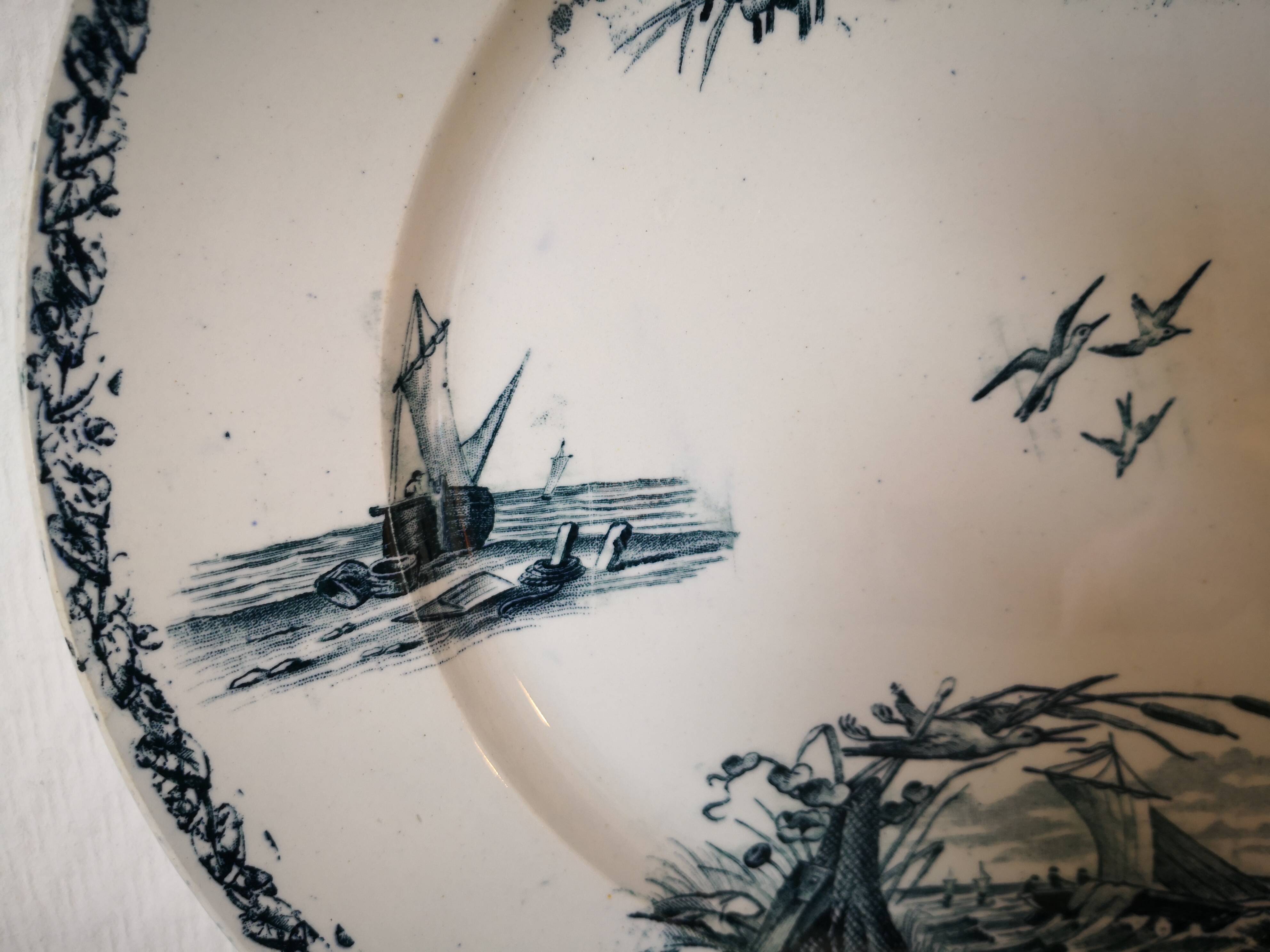 Round serving dish, ironstone, Creil and Monterau, white and navy blue